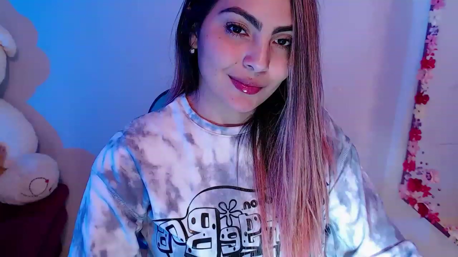Gallery image thumbnail from CARMENVILLA1's myfreecams stream on, 02/14/2023, 08:08 image 8 of 20