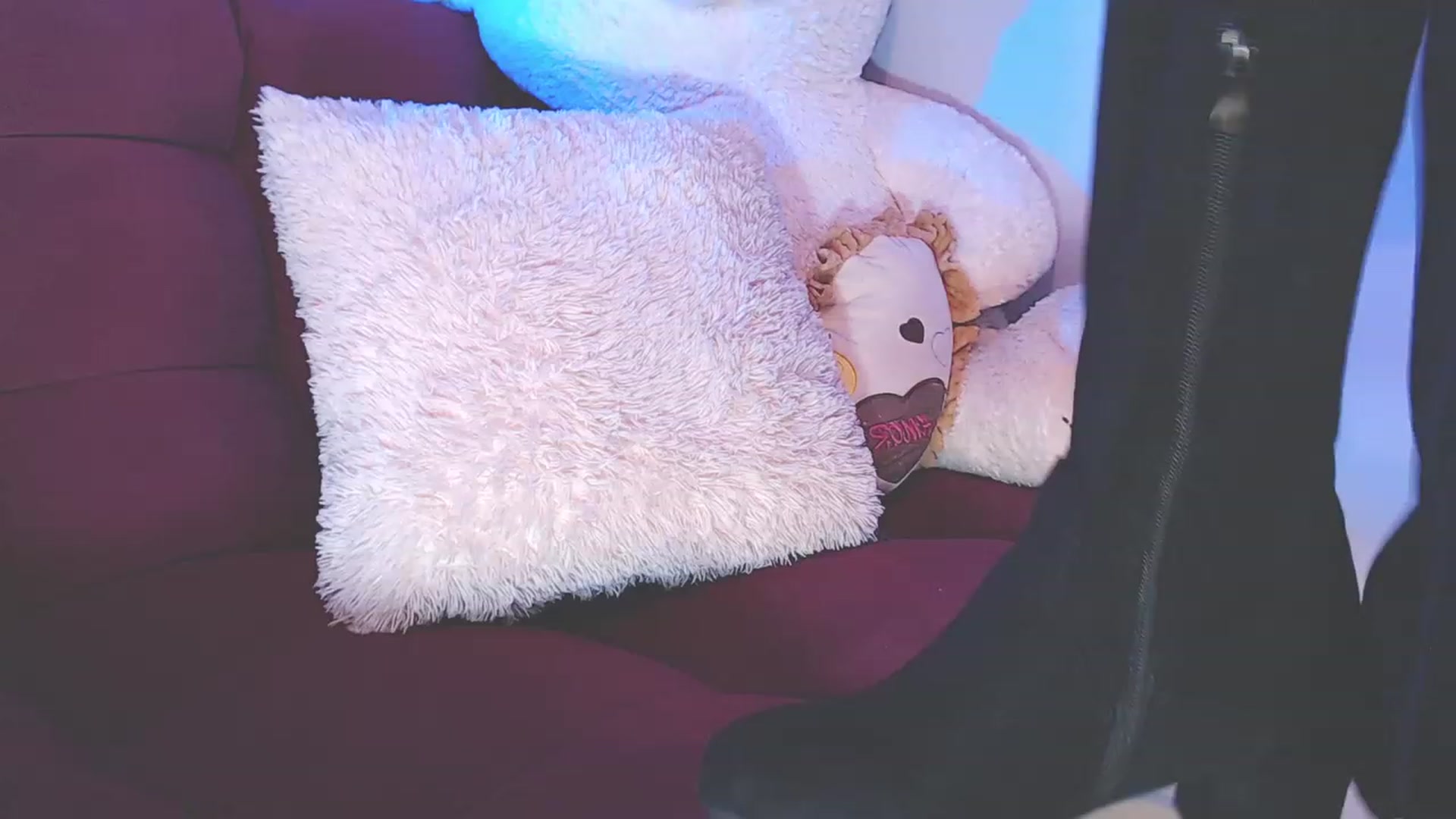 Gallery image thumbnail from CARMENVILLA1's myfreecams stream on, 02/16/2023, 05:36 image 5 of 20