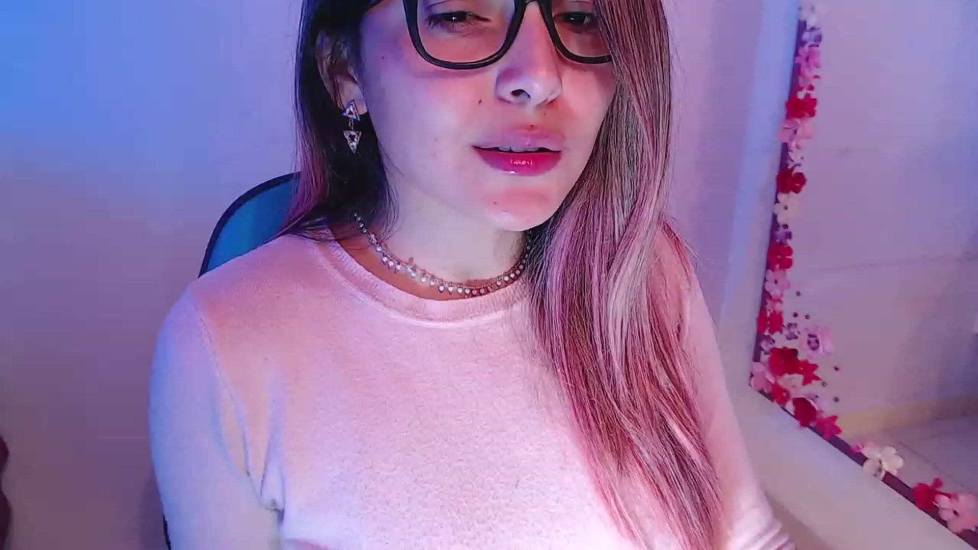 Gallery image thumbnail from CARMENVILLA1's myfreecams stream on, 02/17/2023, 07:59 image 8 of 20