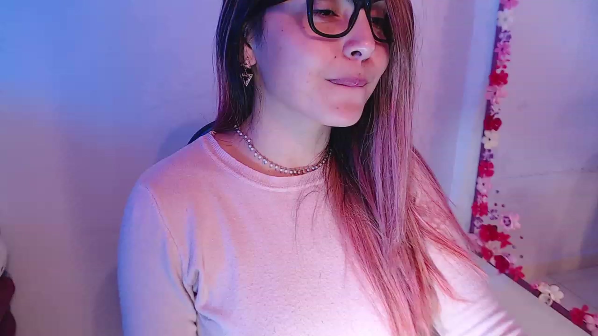Gallery image thumbnail from CARMENVILLA1's myfreecams stream on, 02/17/2023, 07:59 image 4 of 20