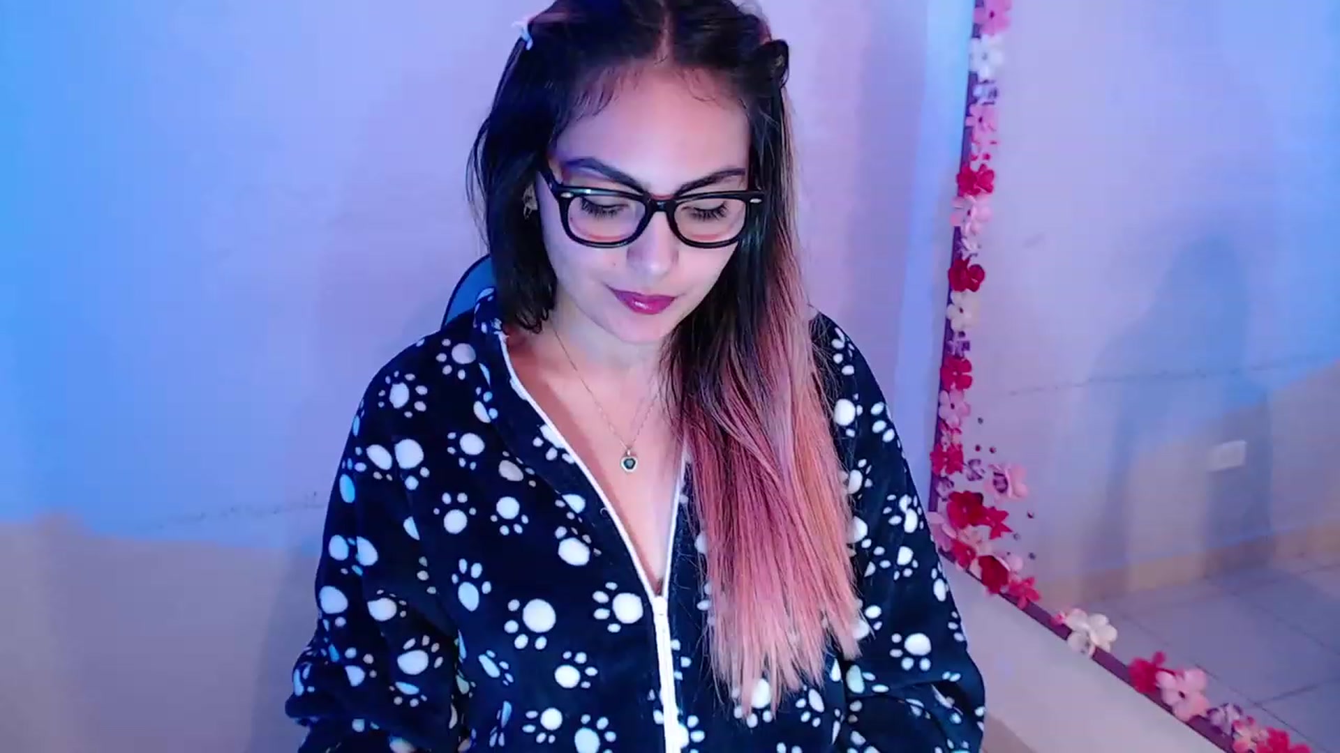 Gallery image thumbnail from CARMENVILLA1's myfreecams stream on, 02/21/2023, 08:24 image 8 of 20