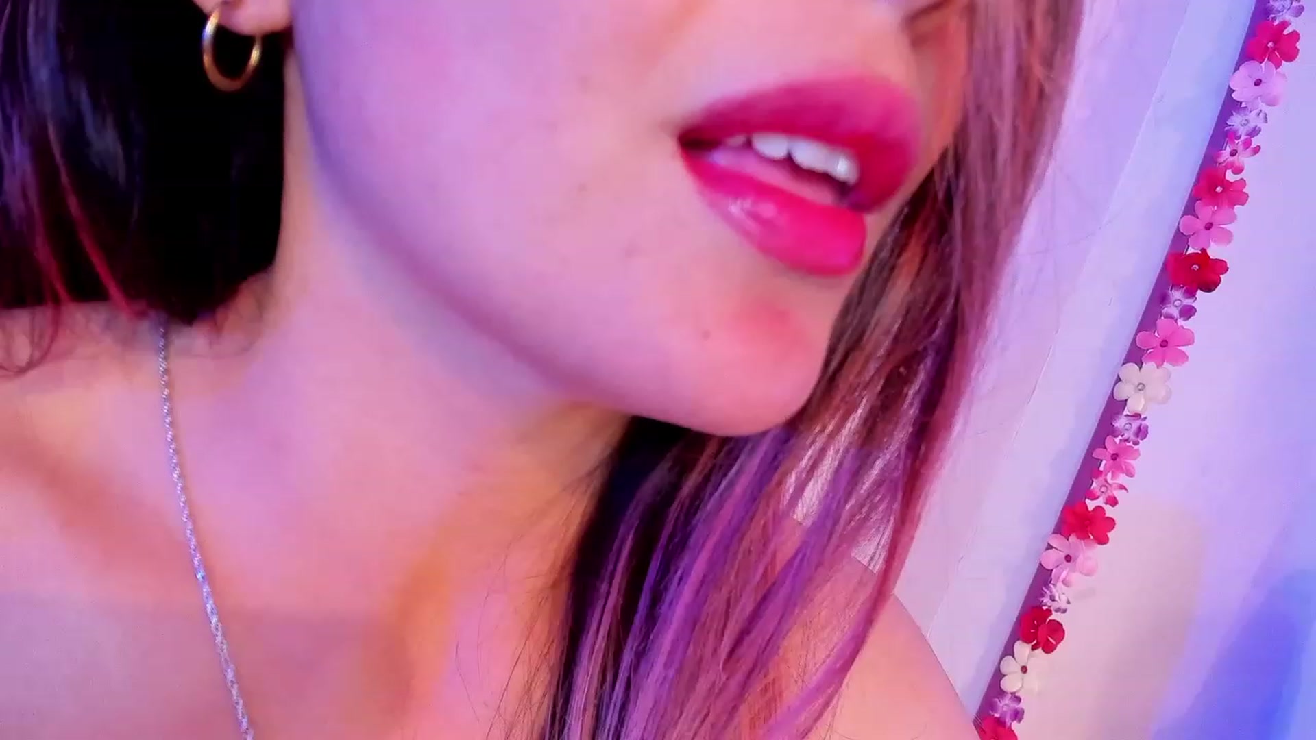 Gallery image thumbnail from CARMENVILLA1's myfreecams stream on, 05/10/2023, 06:27 image 7 of 20