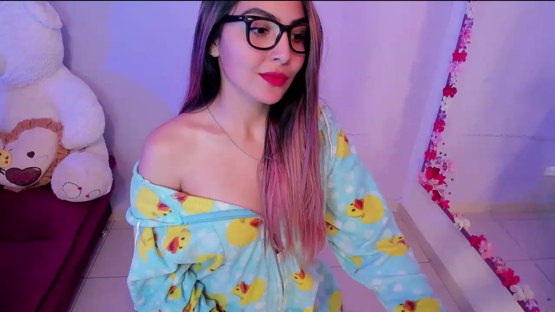 Gallery image thumbnail from CARMENVILLA1's myfreecams stream on, 05/20/2023, 08:29 image 20 of 20