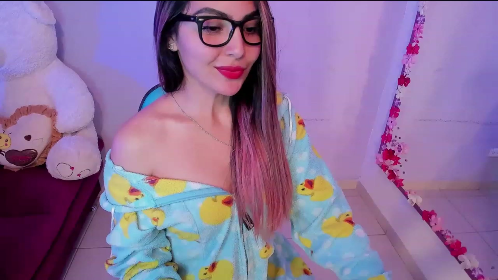 Gallery image thumbnail from CARMENVILLA1's myfreecams stream on, 05/20/2023, 08:29 image 18 of 20