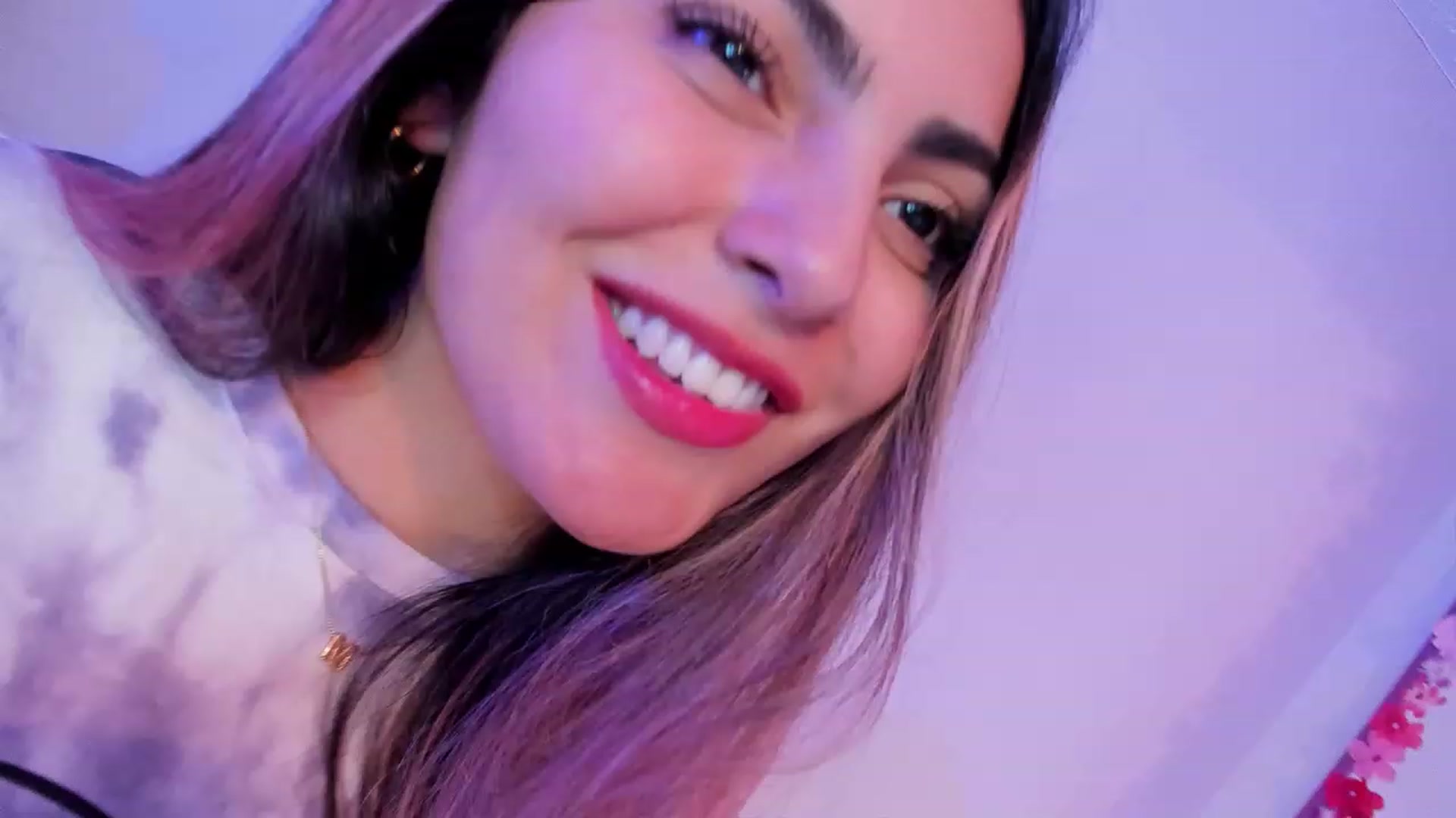 Gallery image thumbnail from CARMENVILLA1's myfreecams stream on, 05/23/2023, 06:51 image 12 of 20