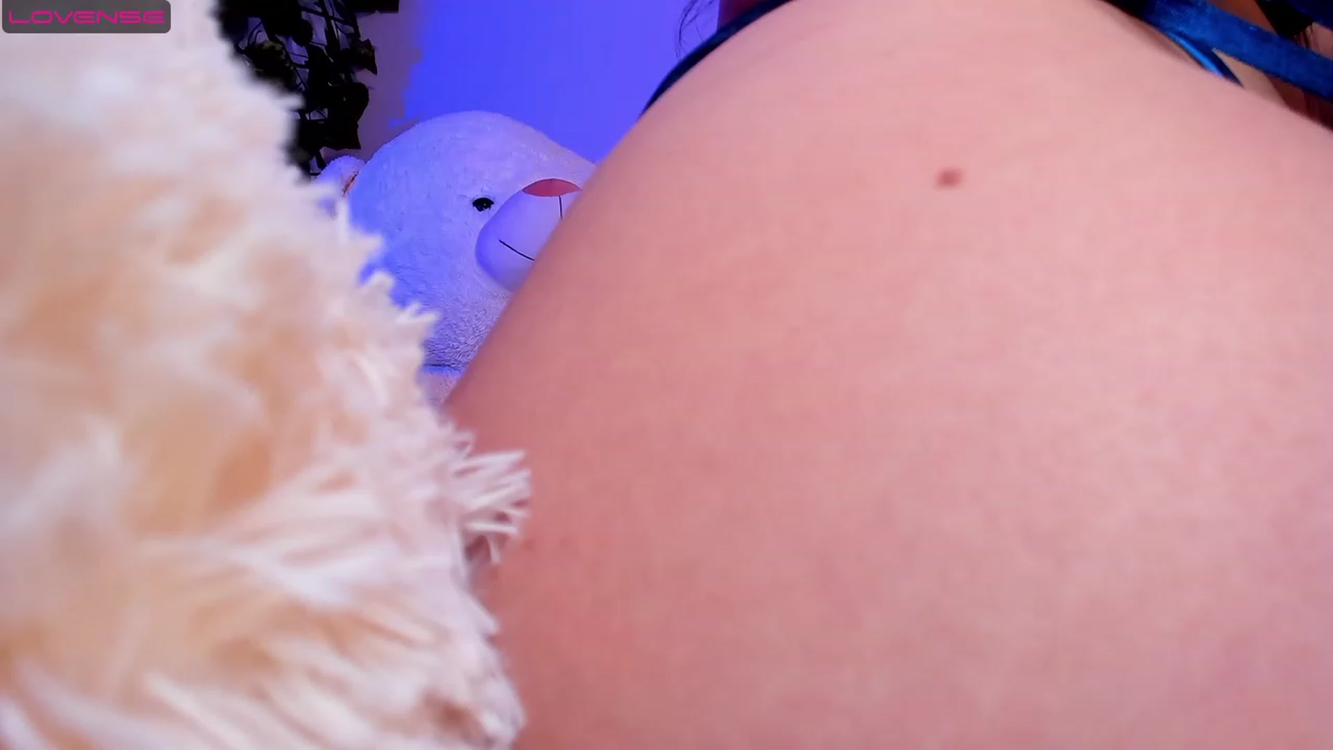 Gallery image thumbnail from CARMENVILLA1's myfreecams stream on, 07/19/2023, 08:07 image 16 of 20