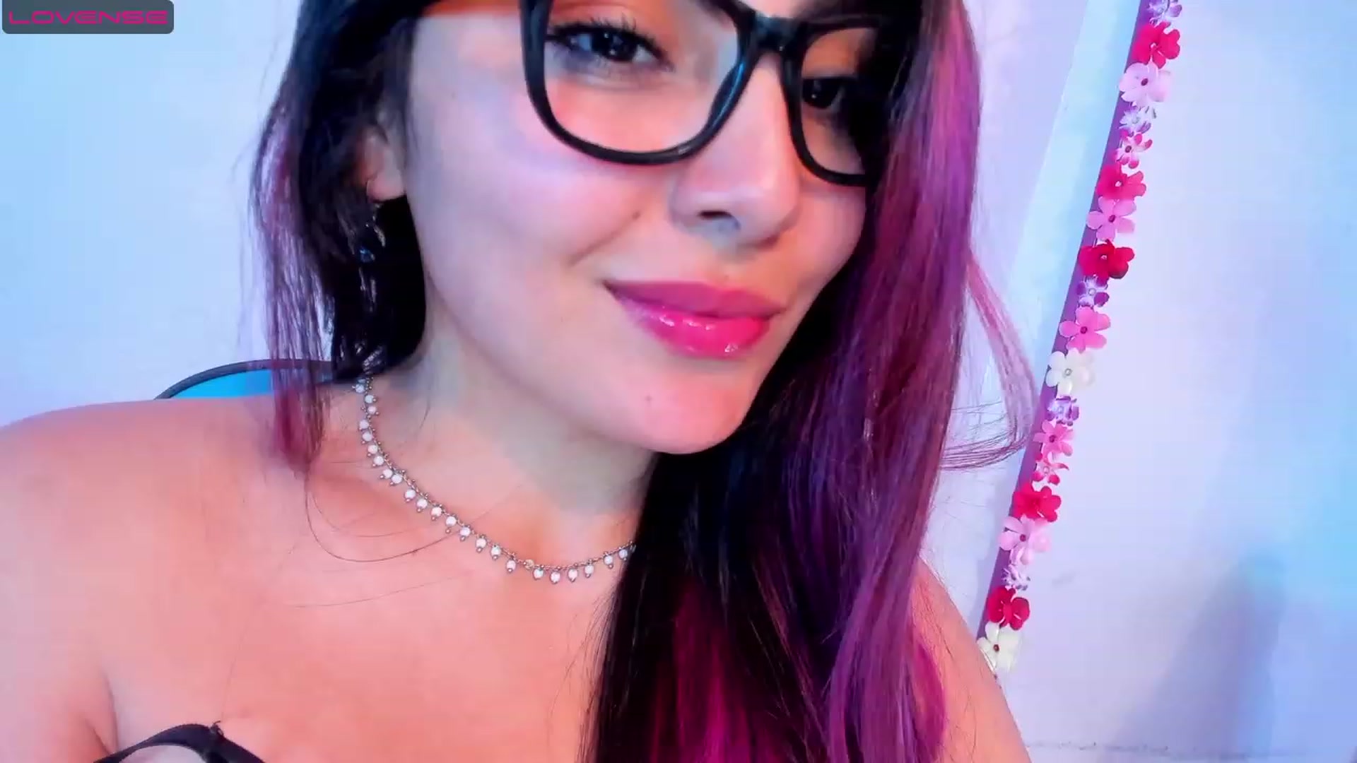 Gallery image thumbnail from CARMENVILLA1's myfreecams stream on, 08/03/2023, 10:02 image 8 of 20