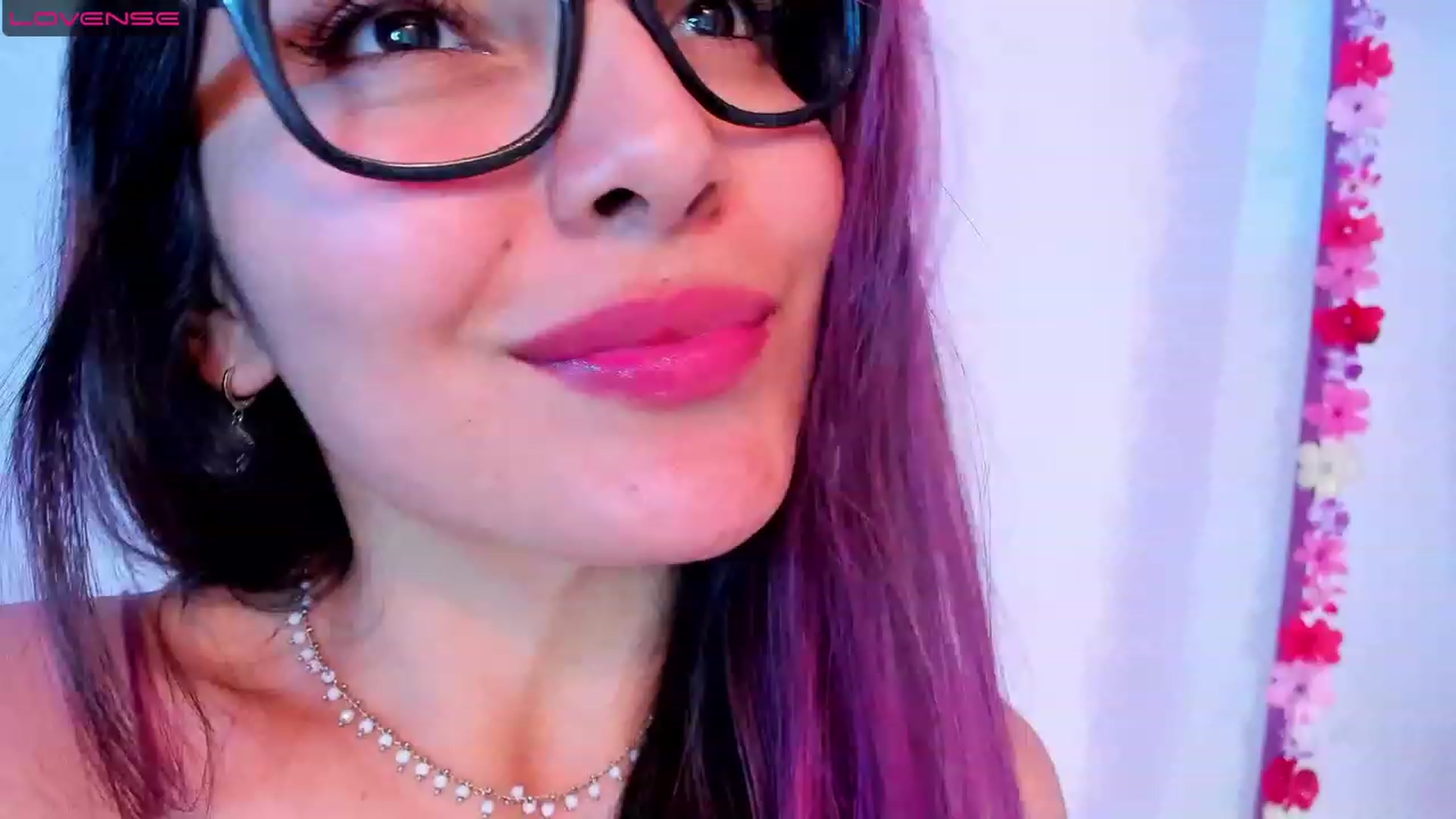 Gallery image thumbnail from CARMENVILLA1's myfreecams stream on, 08/03/2023, 10:02 image 9 of 20