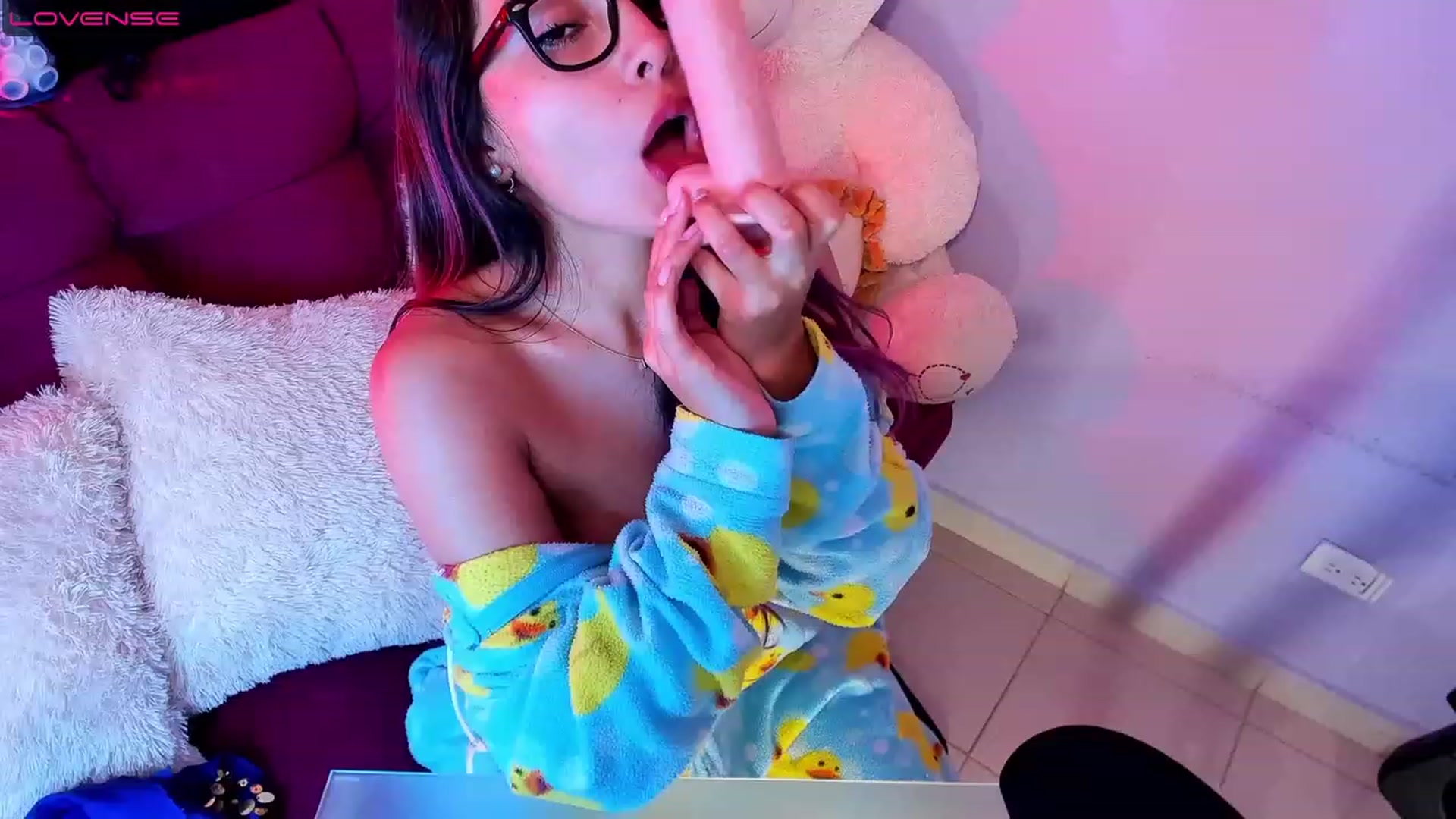Gallery image thumbnail from CARMENVILLA1's myfreecams stream on, 08/05/2023, 09:56 image 10 of 20