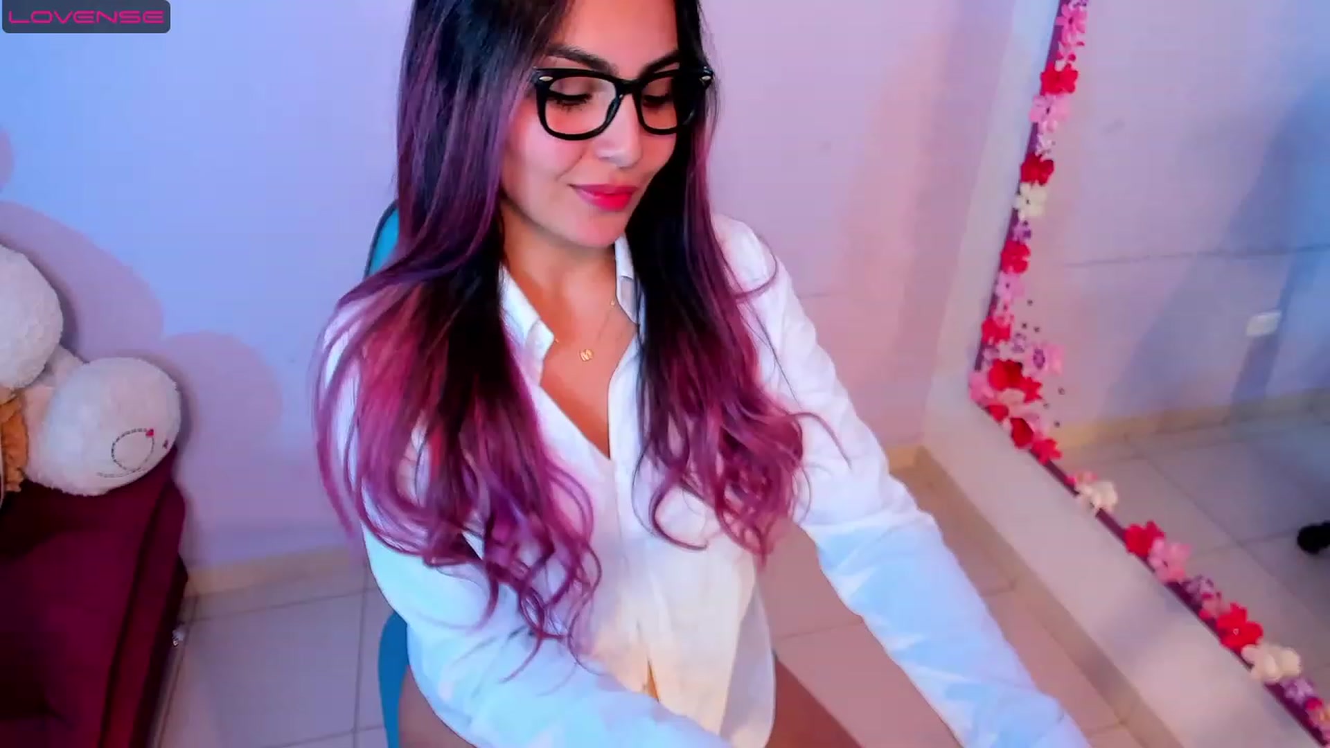 Gallery image thumbnail from CARMENVILLA1's myfreecams stream on, 08/06/2023, 11:32 image 4 of 20