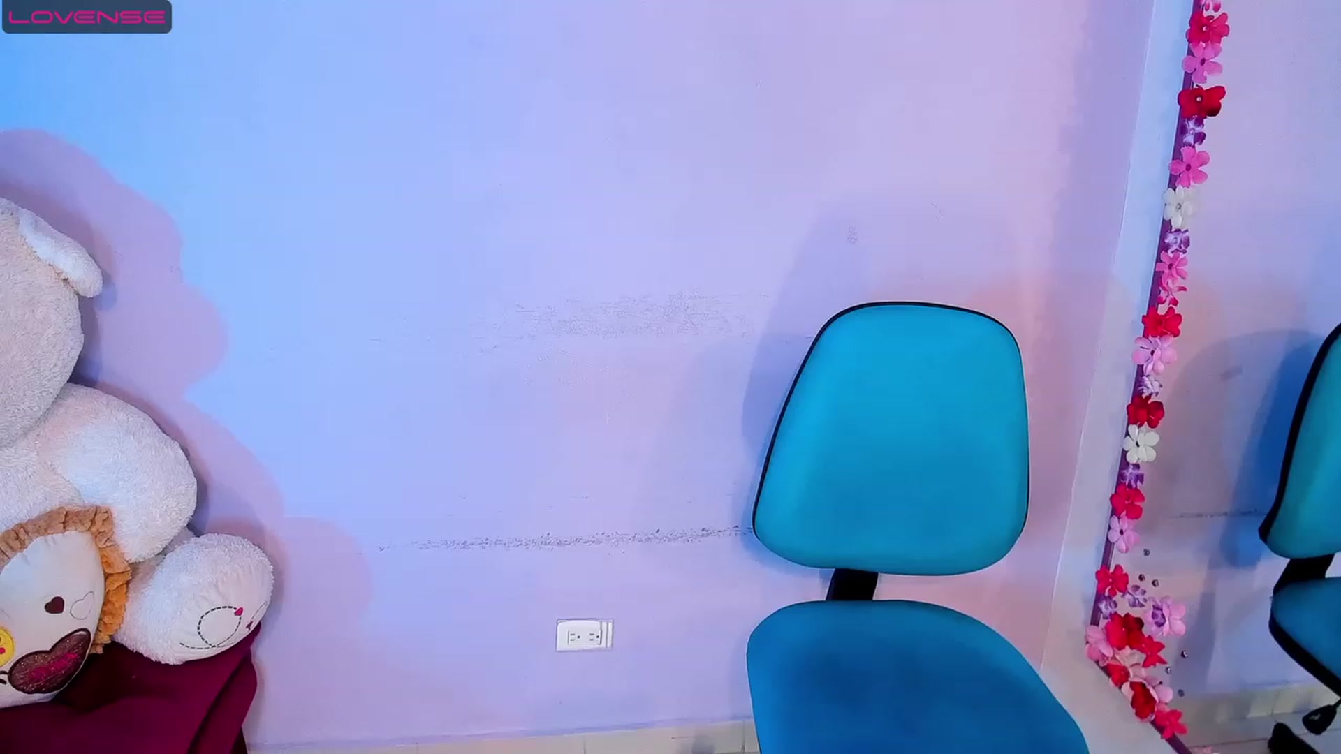 Gallery image thumbnail from CARMENVILLA1's myfreecams stream on, 08/10/2023, 05:08 image 15 of 20