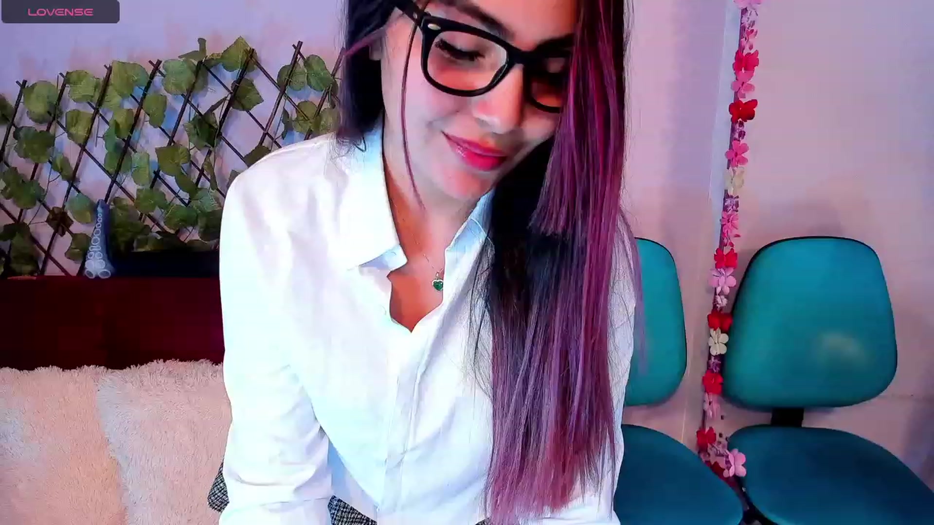 Gallery image thumbnail from CARMENVILLA1's myfreecams stream on, 09/07/2023, 06:42 image 5 of 20