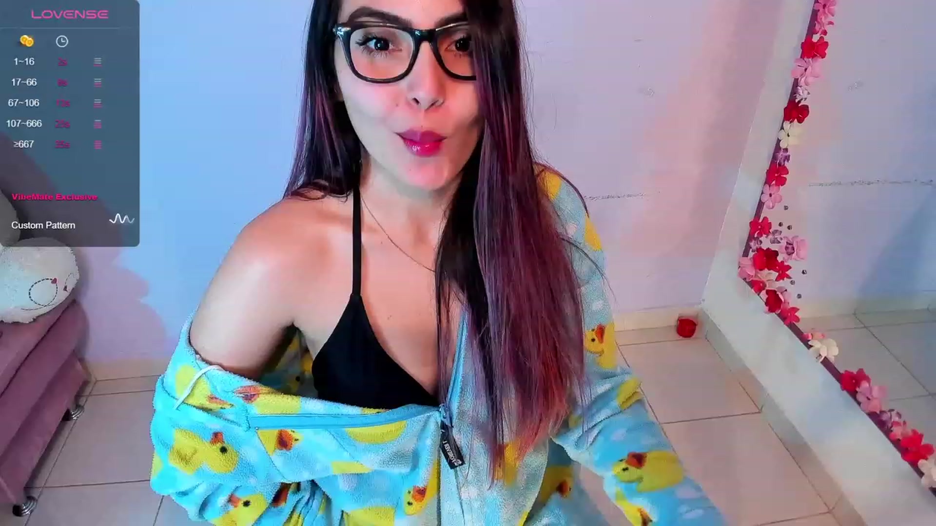 Gallery image thumbnail from CARMENVILLA1's myfreecams stream on, 10/05/2023, 07:46 image 2 of 20
