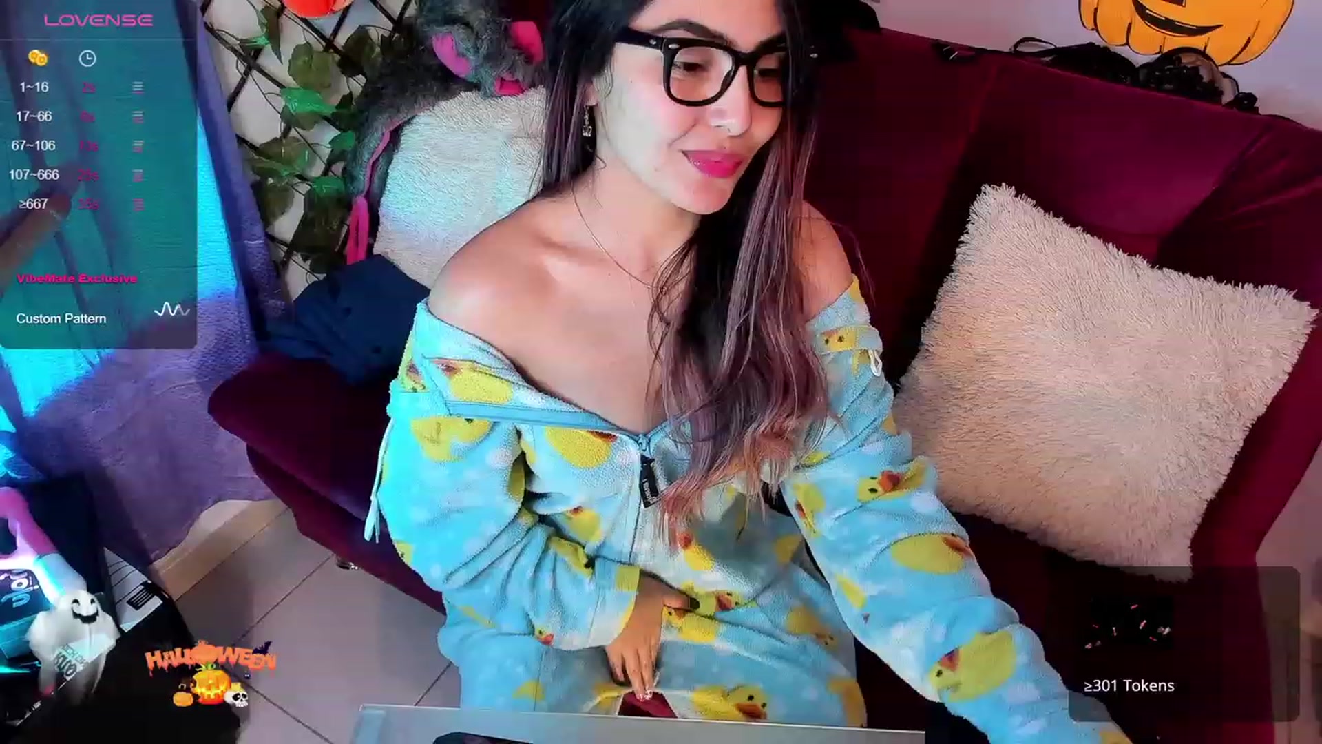 Gallery image thumbnail from CARMENVILLA1's myfreecams stream on, 10/26/2023, 07:16 image 4 of 20