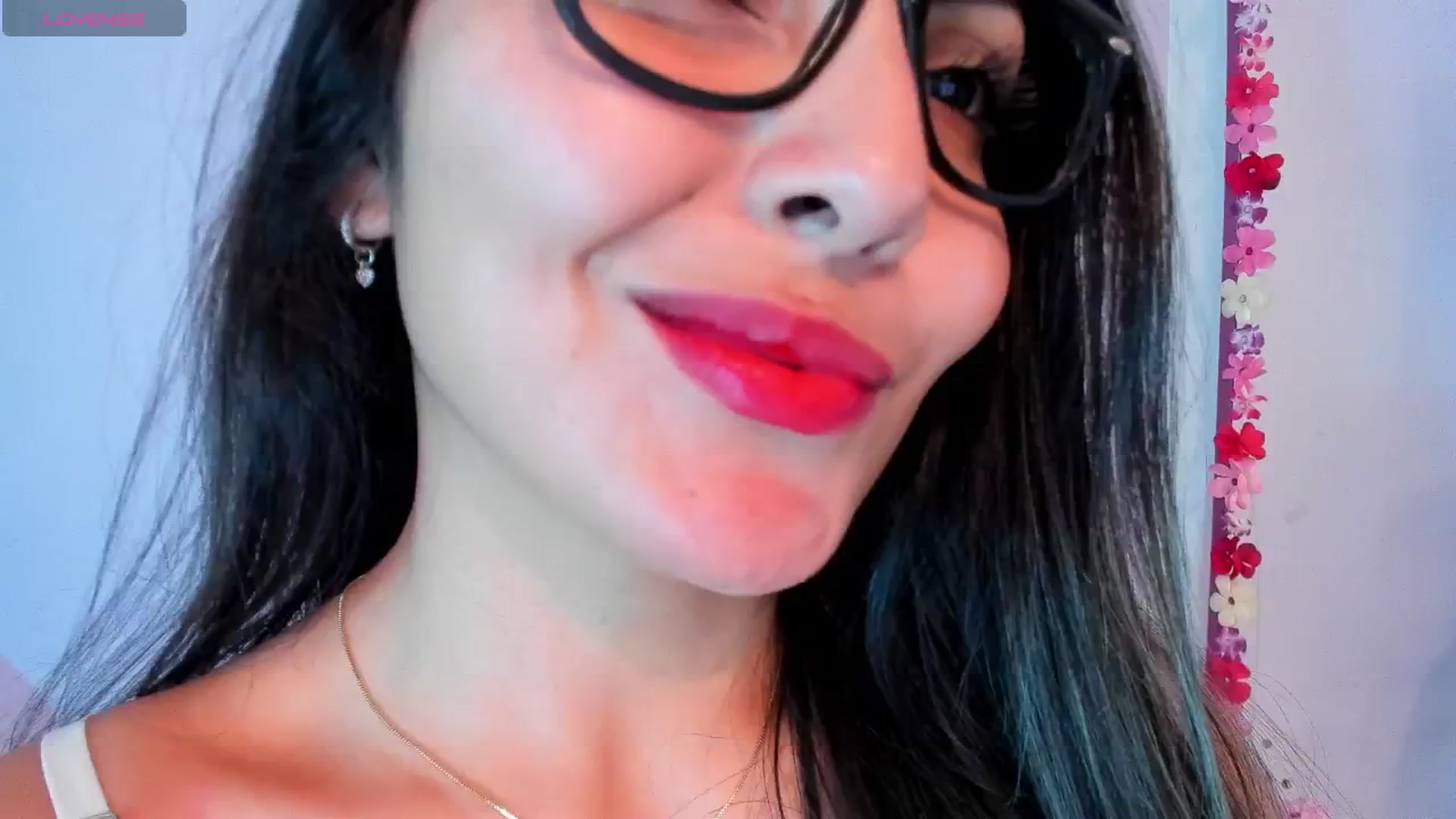 Gallery image thumbnail from CARMENVILLA1's myfreecams stream on, 04/19/2024, 07:13 image 4 of 20
