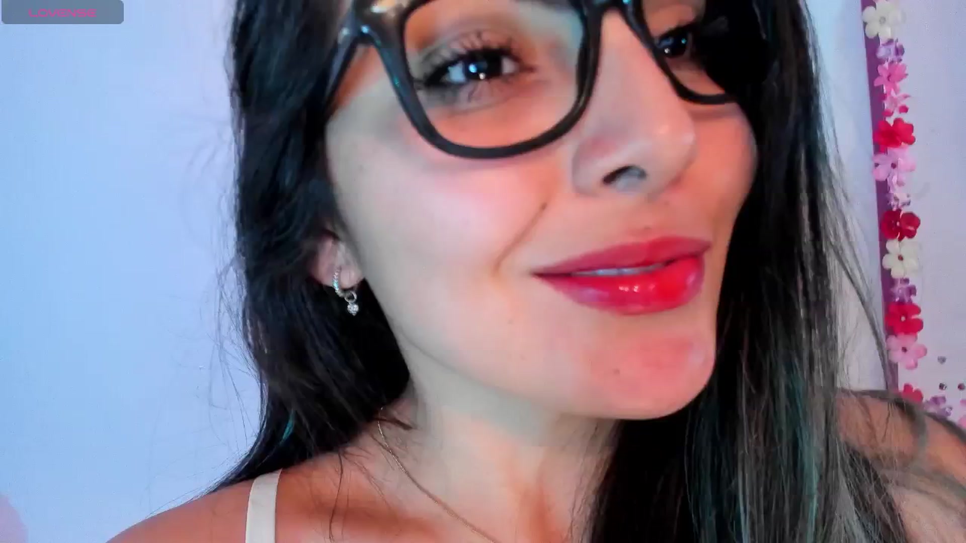 Gallery image thumbnail from CARMENVILLA1's myfreecams stream on, 04/19/2024, 07:13 image 12 of 20