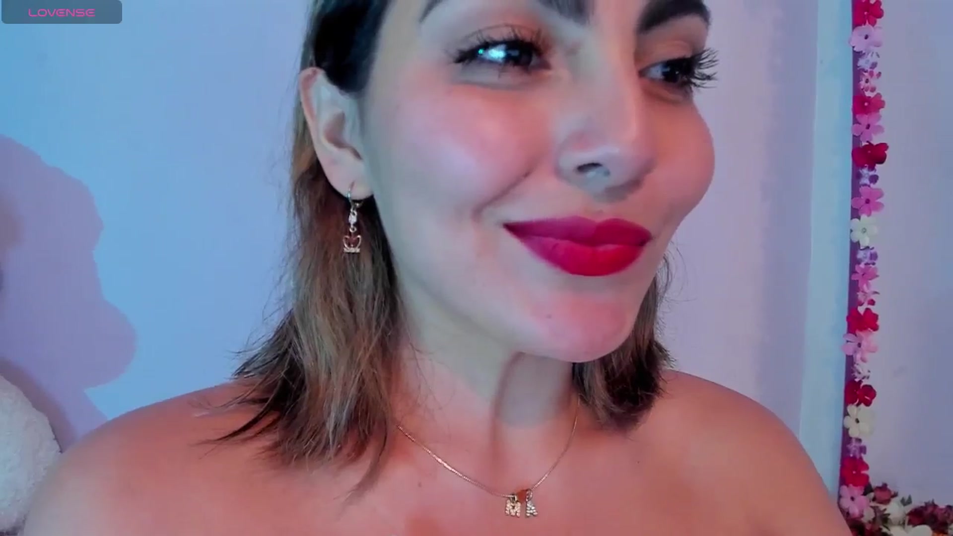 Gallery image thumbnail from CARMENVILLA1's myfreecams stream on, 05/08/2024, 23:26 image 17 of 20