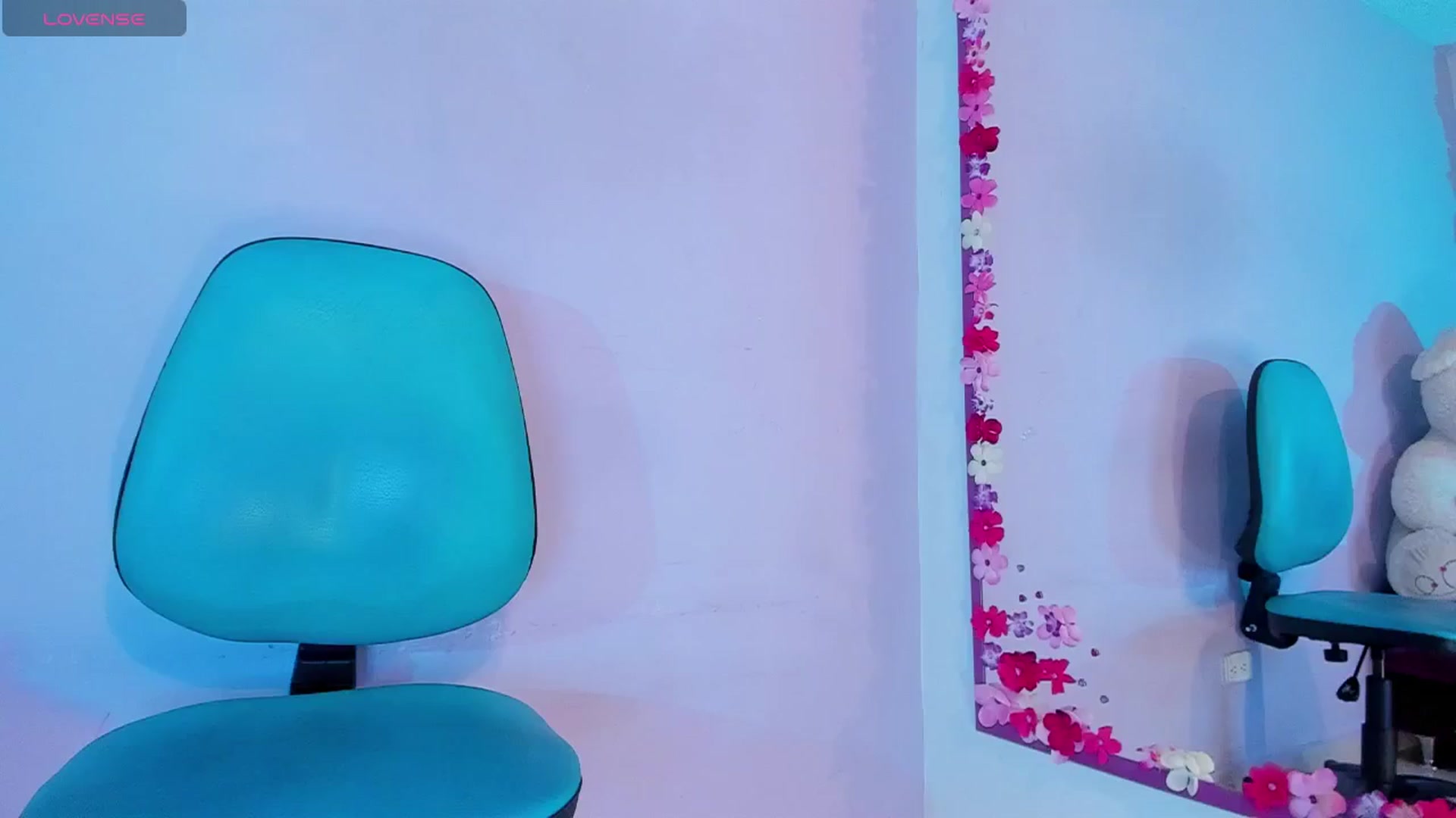 Gallery image thumbnail from CARMENVILLA1's myfreecams stream on, 06/16/2024, 08:09 image 17 of 20
