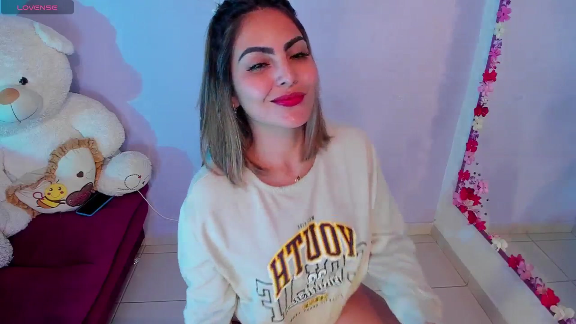 Gallery image thumbnail from CARMENVILLA1's myfreecams stream on, 06/19/2024, 08:41 image 2 of 20