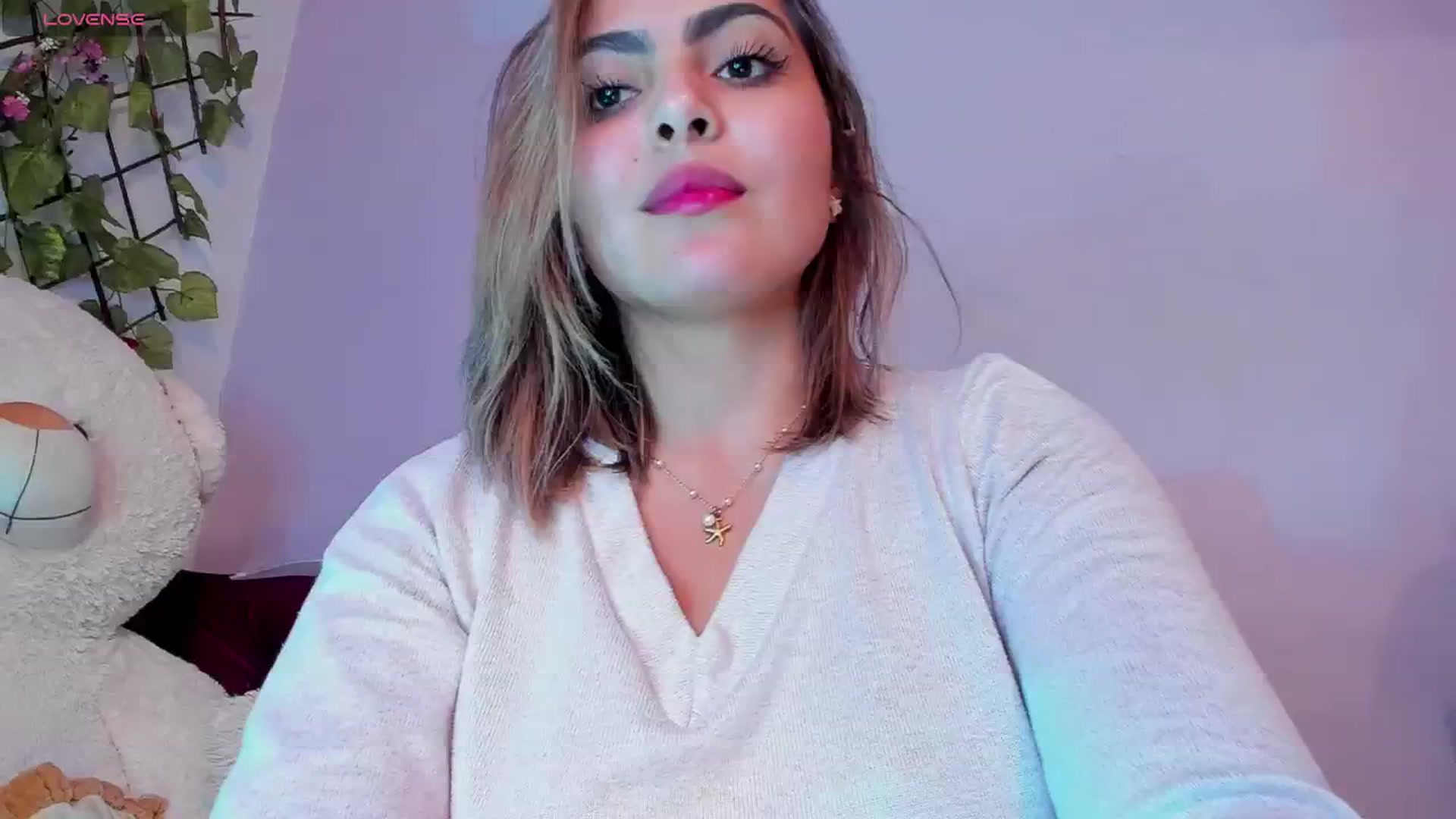 Gallery image thumbnail from CARMENVILLA1's myfreecams stream on, 07/14/2024, 05:30 image 13 of 20