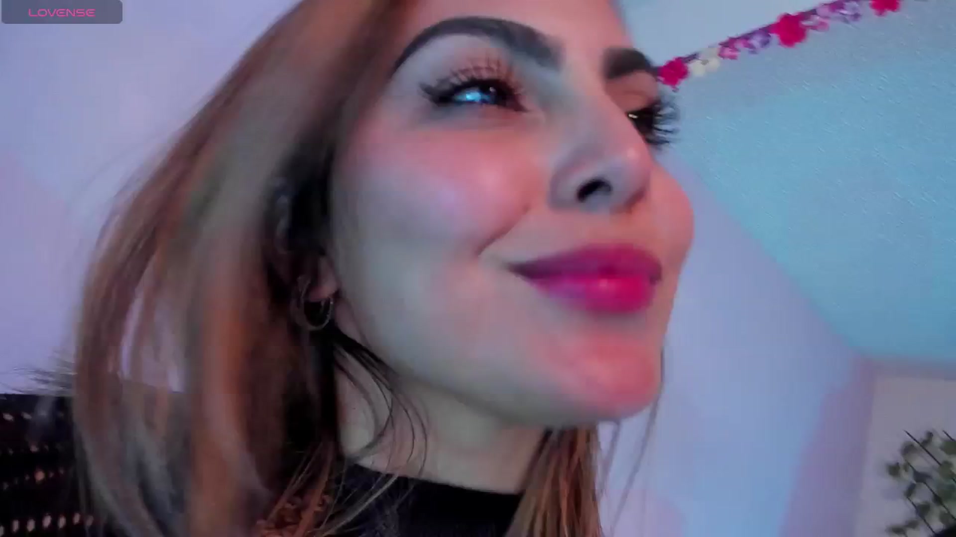 Gallery image thumbnail from CARMENVILLA1's myfreecams stream on, 07/16/2024, 04:10 image 14 of 20