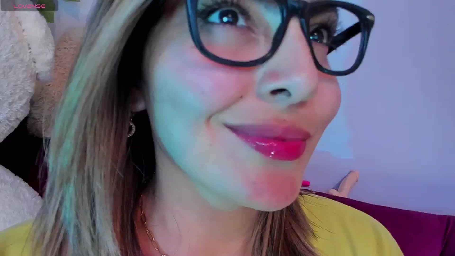 Gallery image thumbnail from CARMENVILLA1's myfreecams stream on, 07/20/2024, 06:34 image 6 of 20