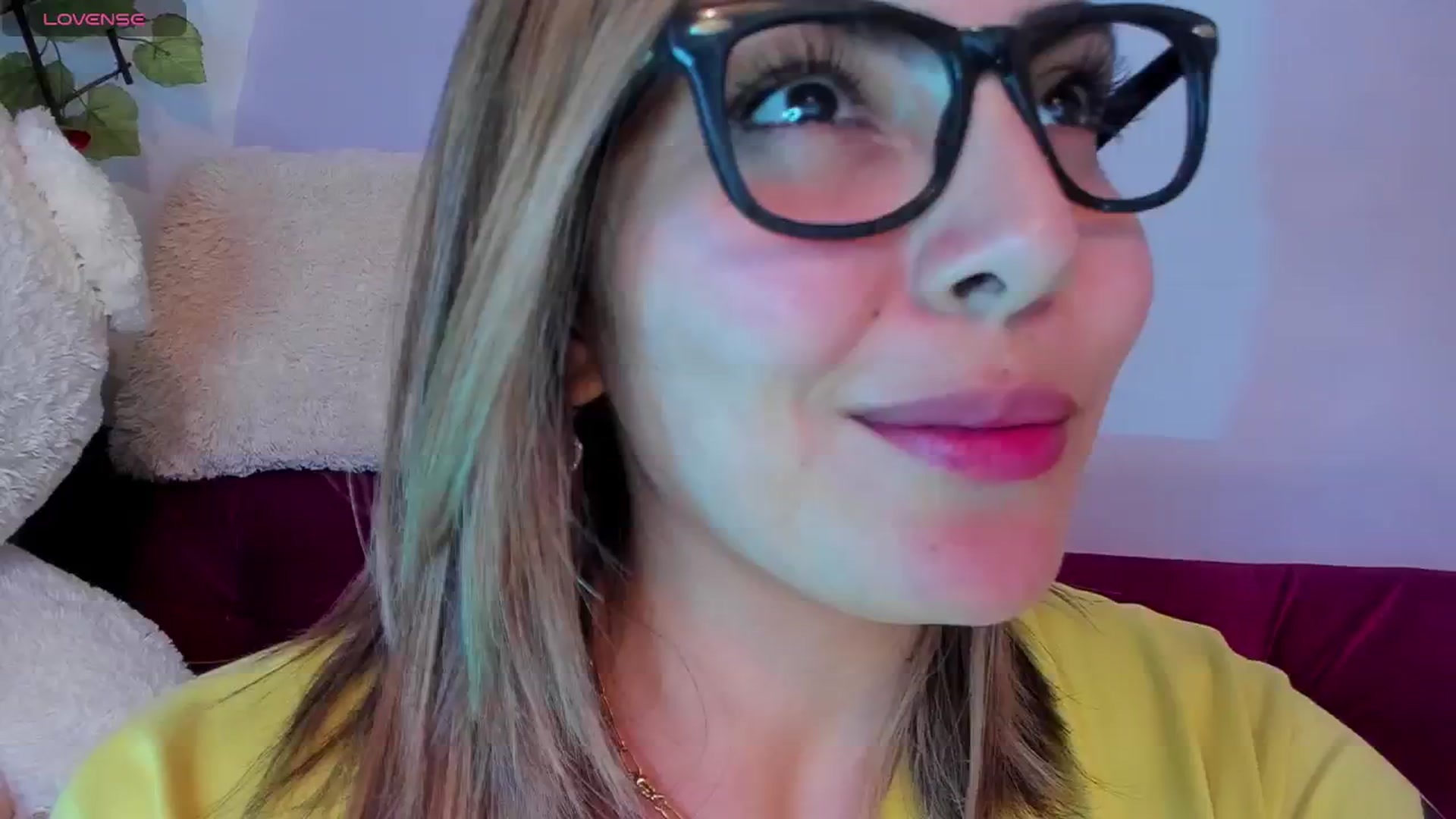 Gallery image thumbnail from CARMENVILLA1's myfreecams stream on, 07/20/2024, 06:34 image 10 of 20