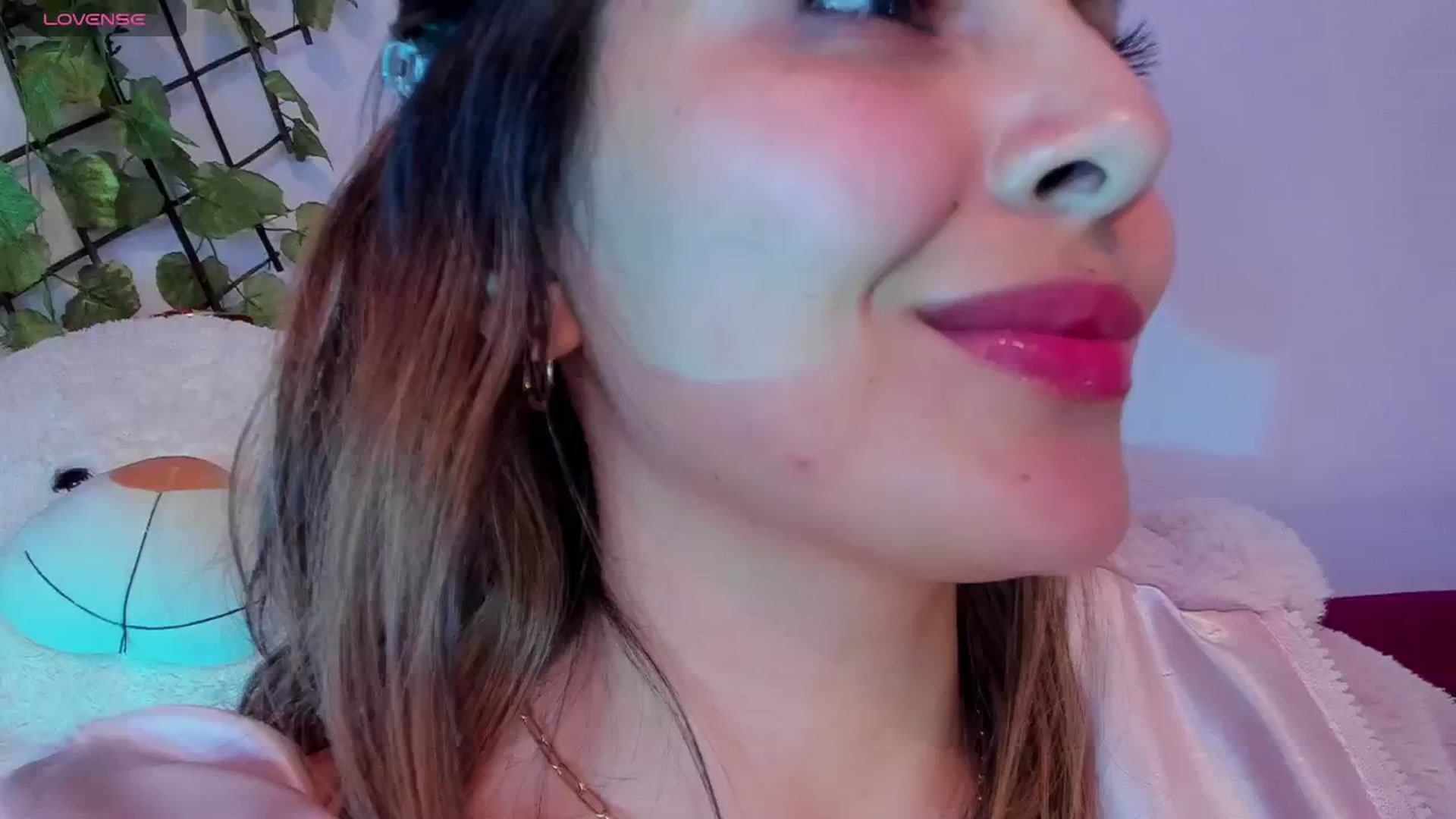Gallery image thumbnail from CARMENVILLA1's myfreecams stream on, 07/25/2024, 06:04 image 9 of 20
