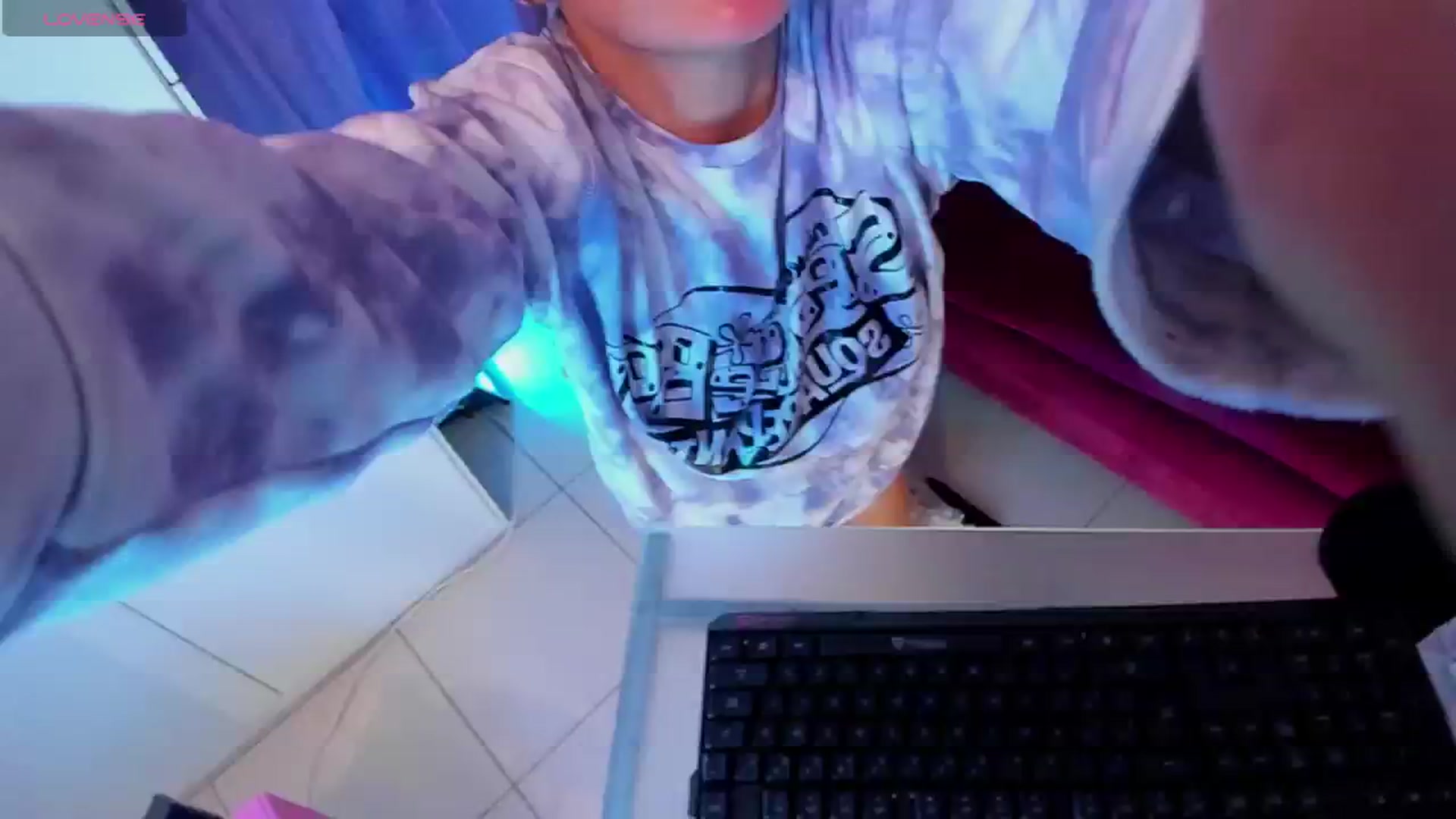 Gallery image thumbnail from CARMENVILLA1's myfreecams stream on, 08/15/2024, 05:19 image 8 of 20