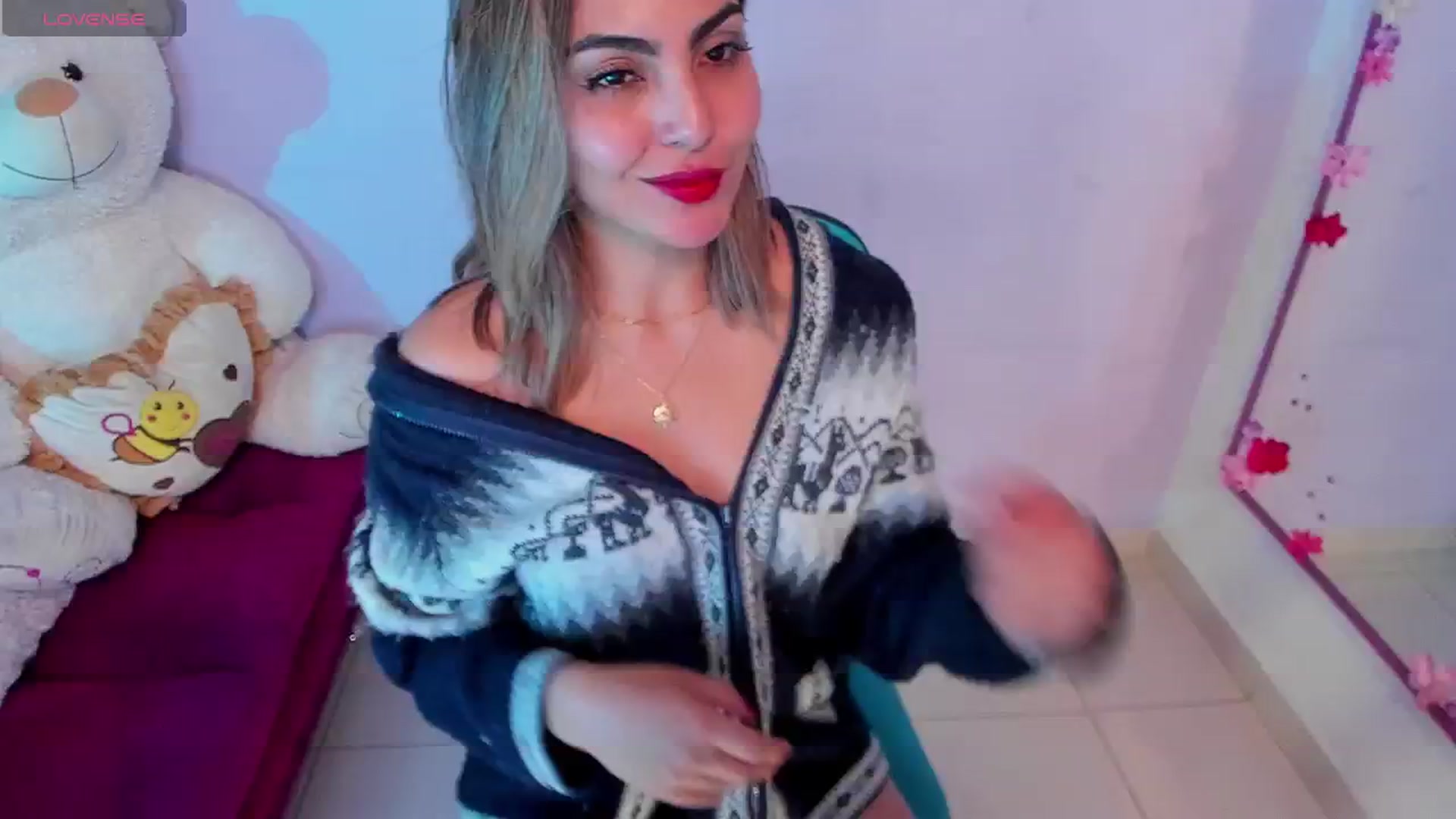 Gallery image thumbnail from CARMENVILLA1's myfreecams stream on, 09/06/2024, 05:34 image 16 of 20