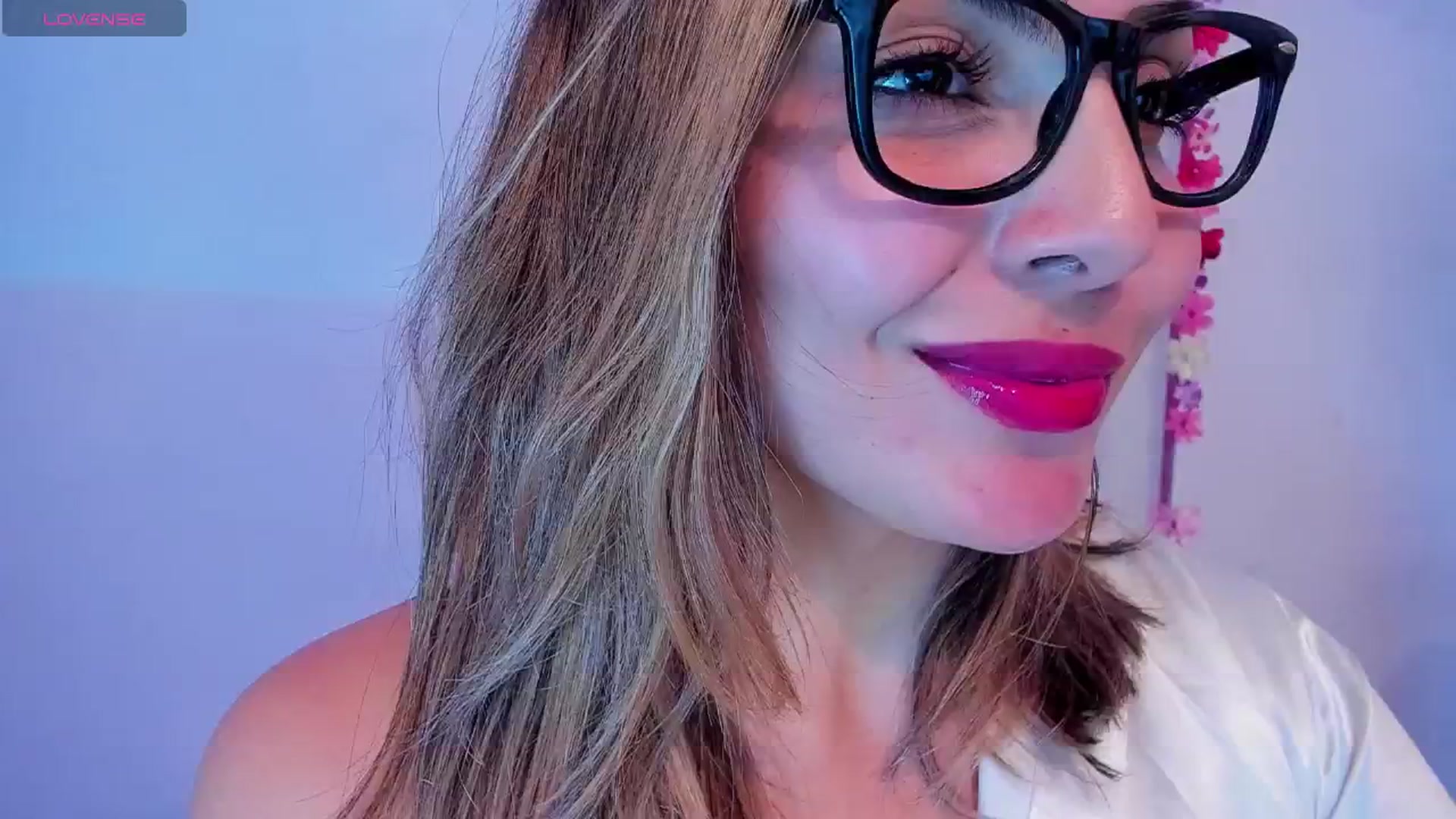 Gallery image thumbnail from CARMENVILLA1's myfreecams stream on, 09/28/2024, 07:33 image 15 of 20