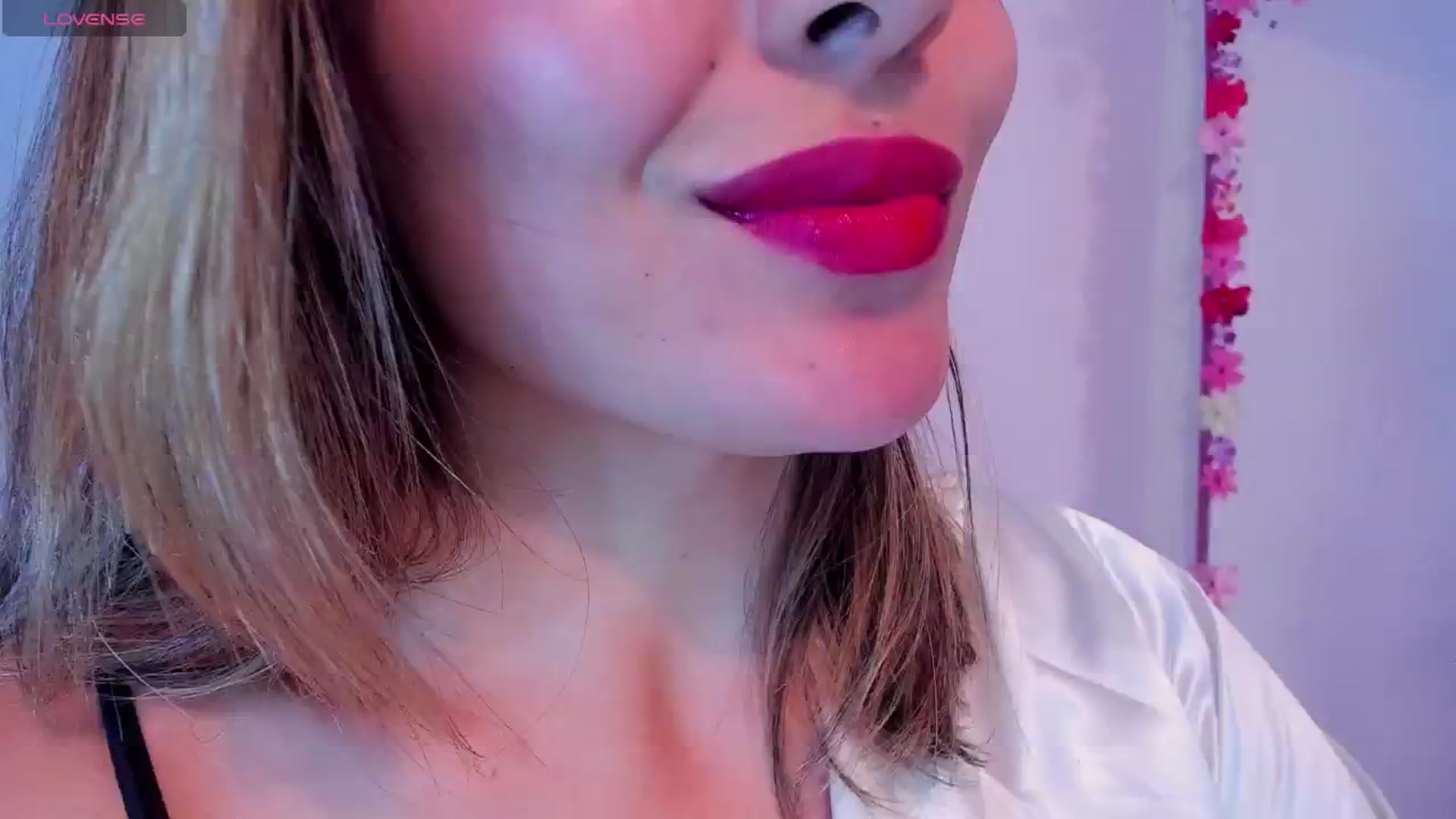 Gallery image thumbnail from CARMENVILLA1's myfreecams stream on, 09/28/2024, 07:33 image 7 of 20