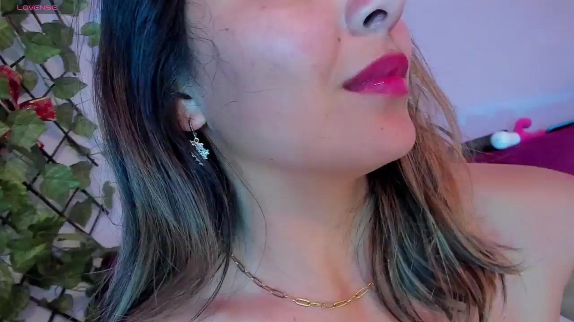 Gallery image thumbnail from CARMENVILLA1's myfreecams stream on, 12/05/2024, 06:44 image 17 of 20