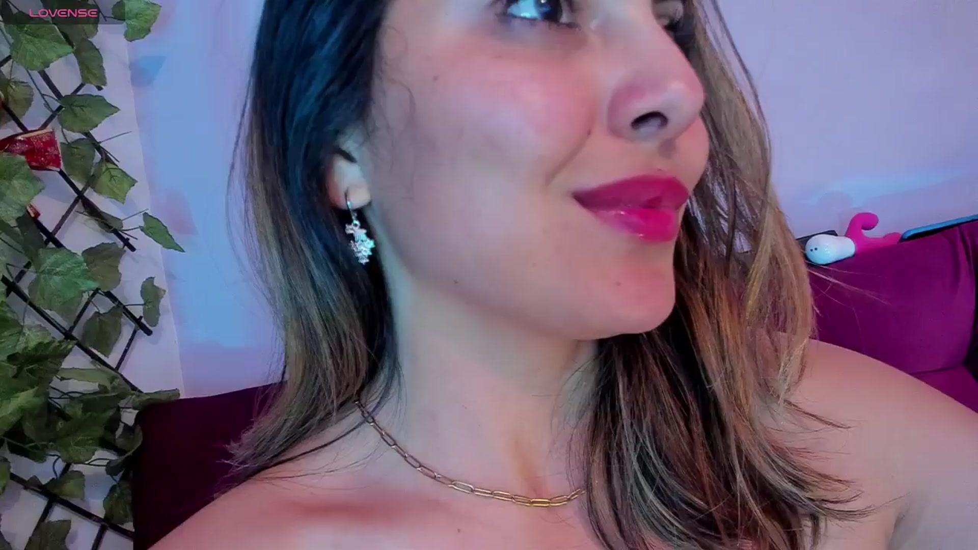 Gallery image thumbnail from CARMENVILLA1's myfreecams stream on, 12/05/2024, 06:44 image 20 of 20