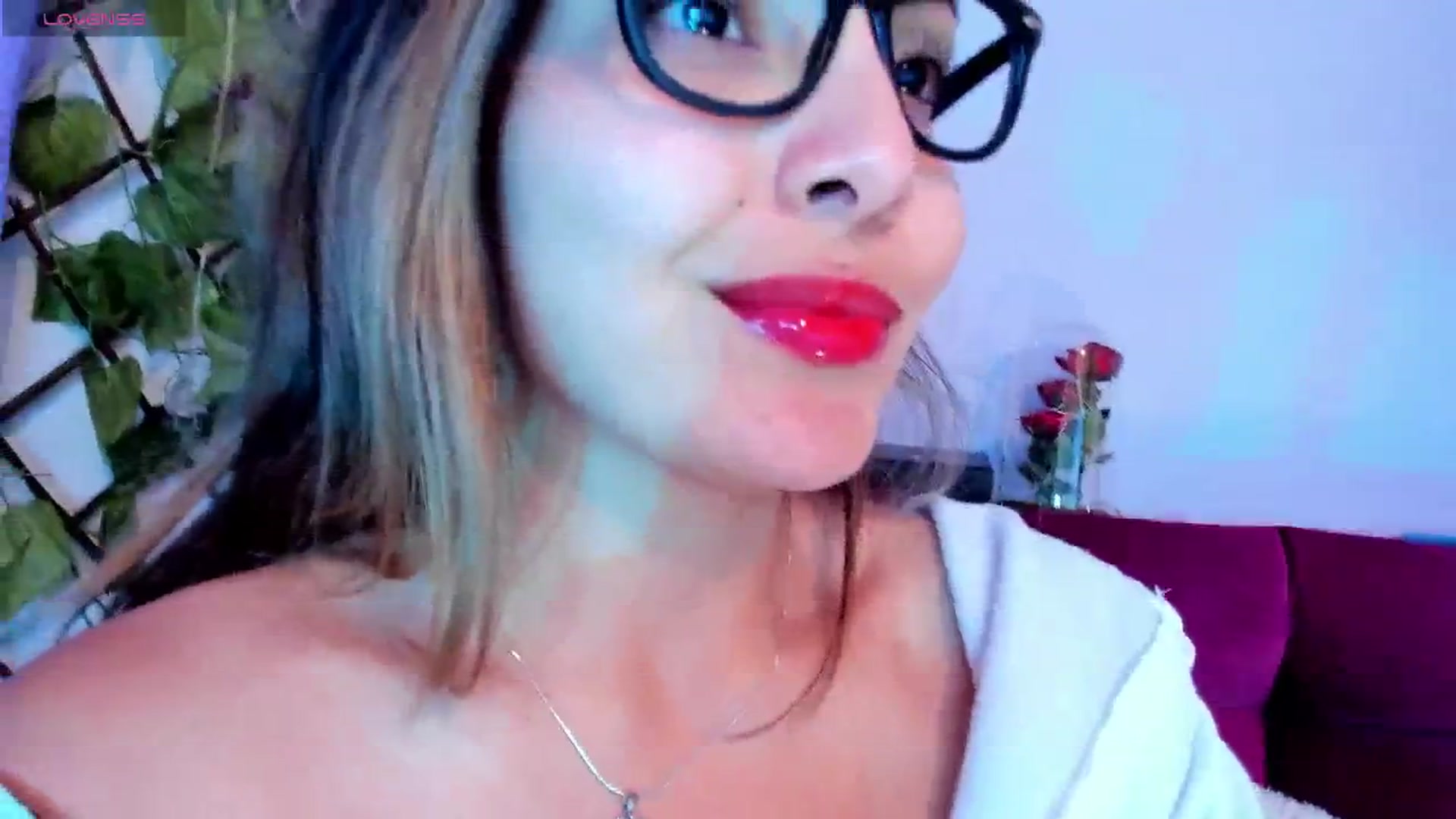 Gallery image thumbnail from CARMENVILLA1's myfreecams stream on, 01/24/2025, 05:59 image 13 of 20