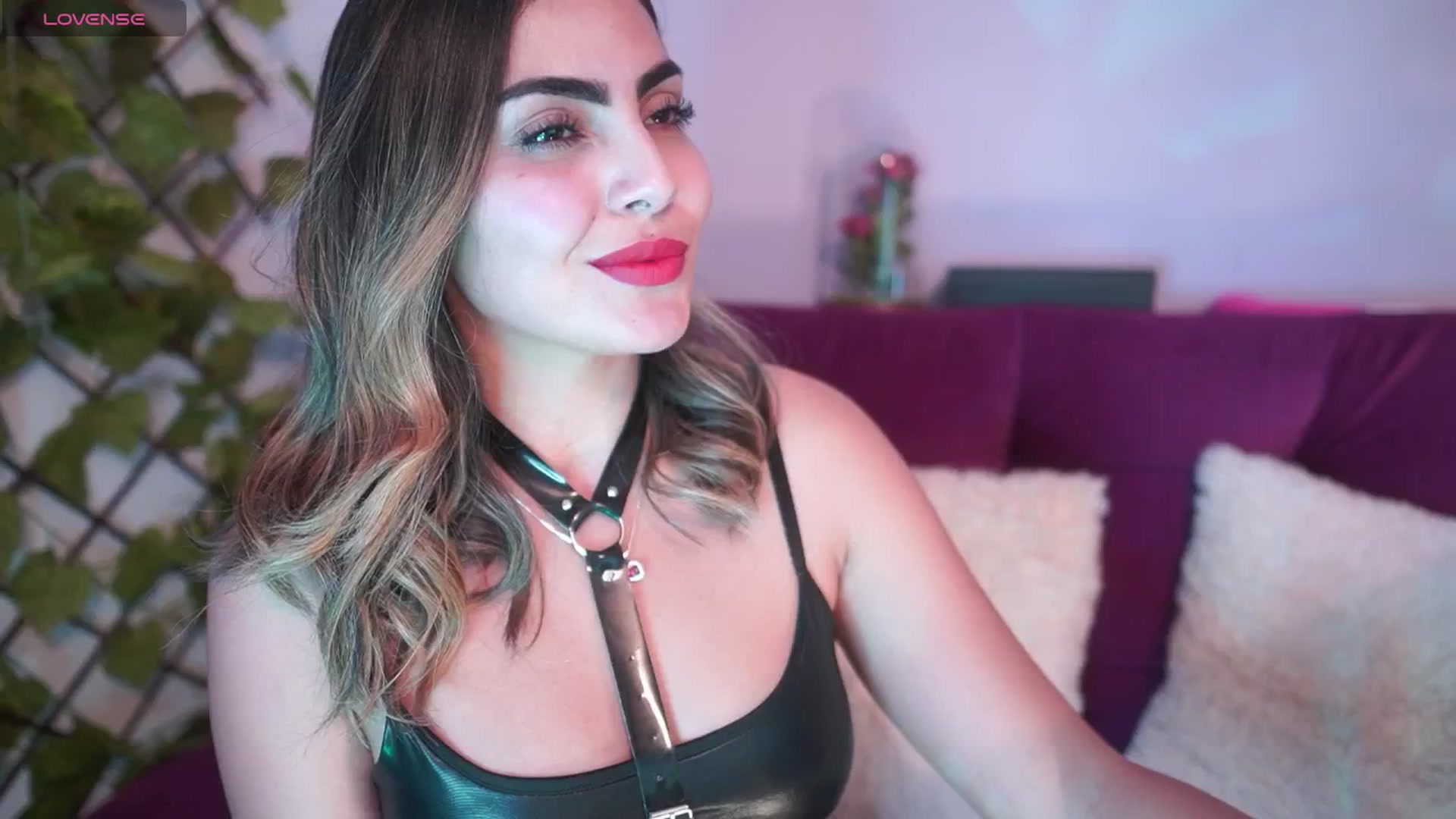 Gallery image thumbnail from CARMENVILLA1's myfreecams stream on, 02/01/2025, 08:10 image 1 of 20