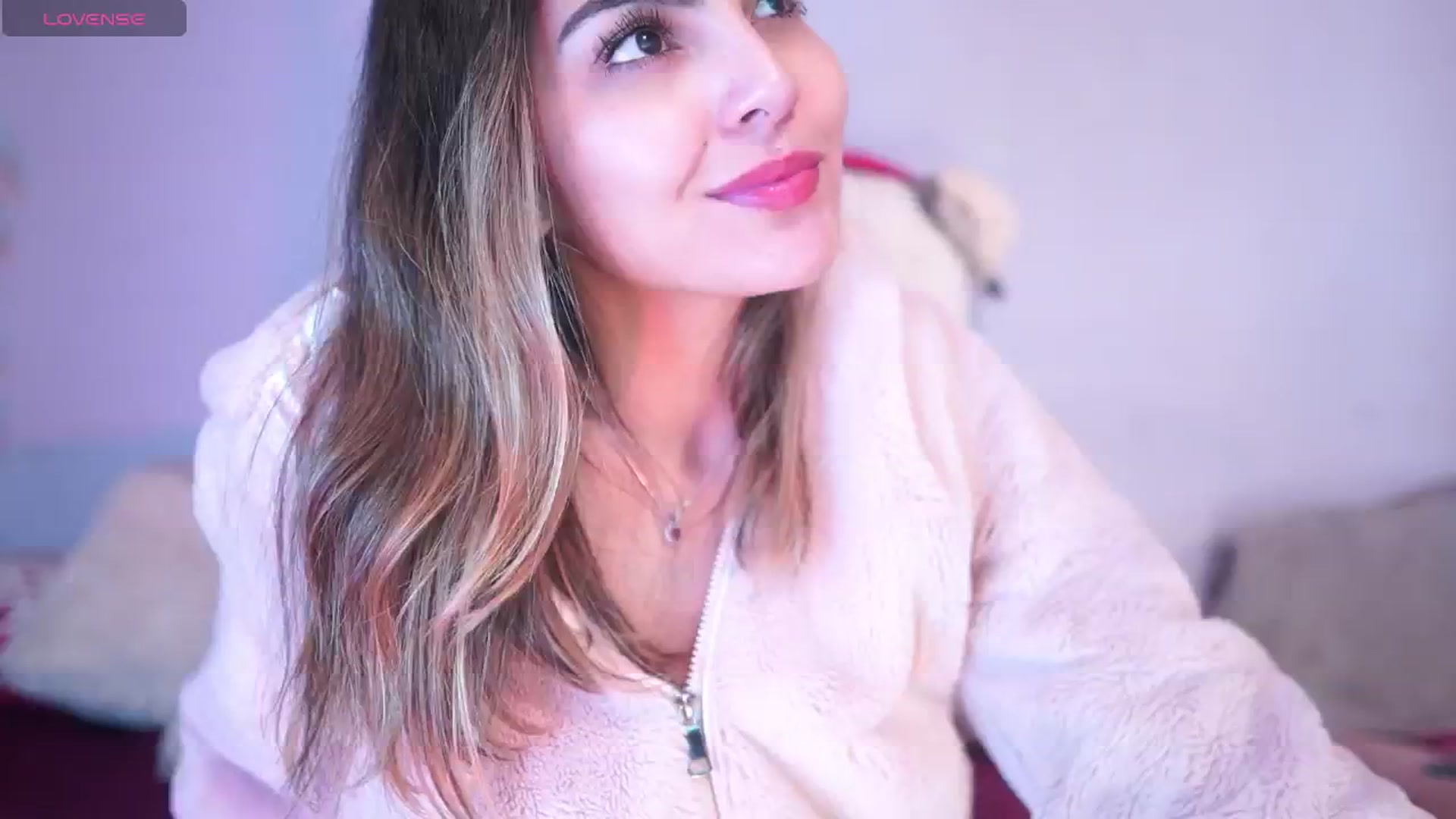 Gallery image thumbnail from CARMENVILLA1's myfreecams stream on, 02/19/2025, 07:30 image 19 of 20