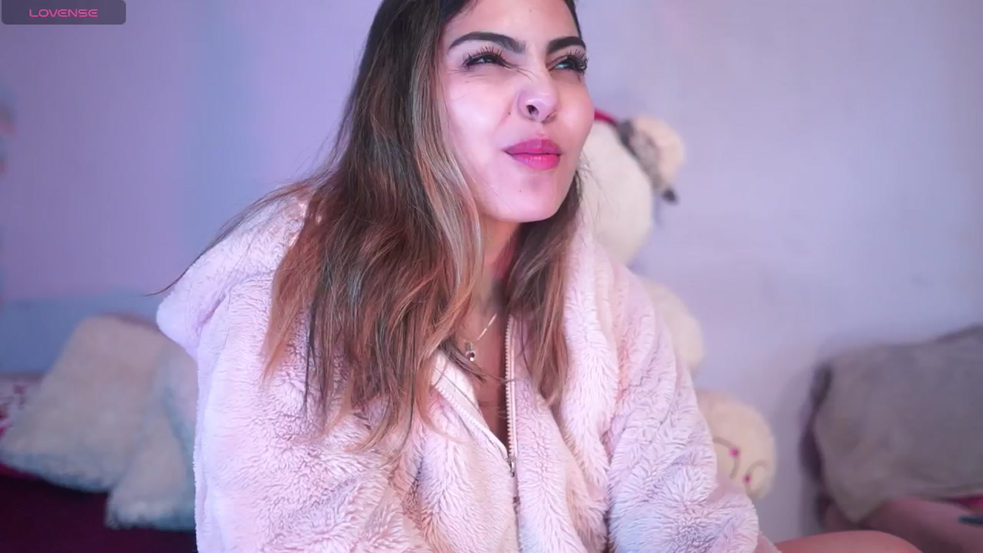 Gallery image thumbnail from CARMENVILLA1's myfreecams stream on, 02/19/2025, 07:30 image 17 of 20