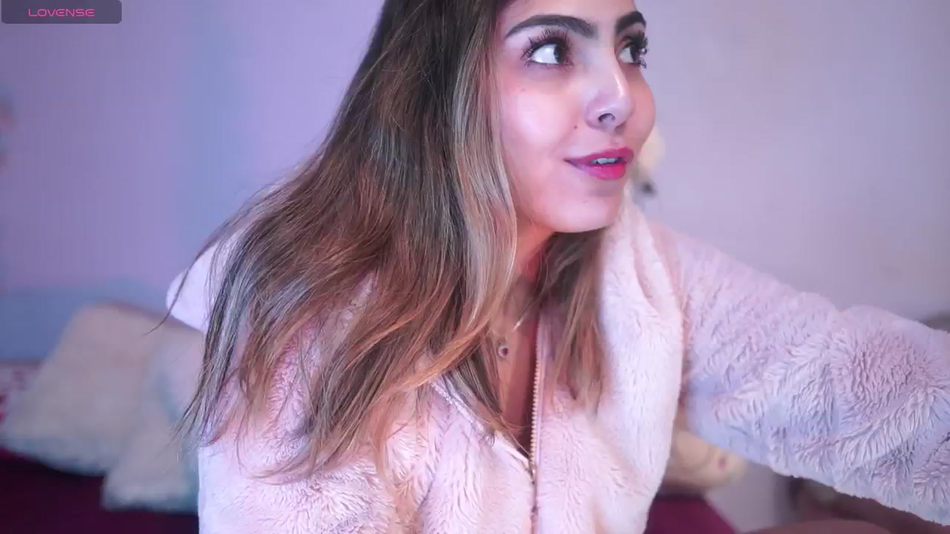 Gallery image thumbnail from CARMENVILLA1's myfreecams stream on, 02/19/2025, 07:30 image 16 of 20