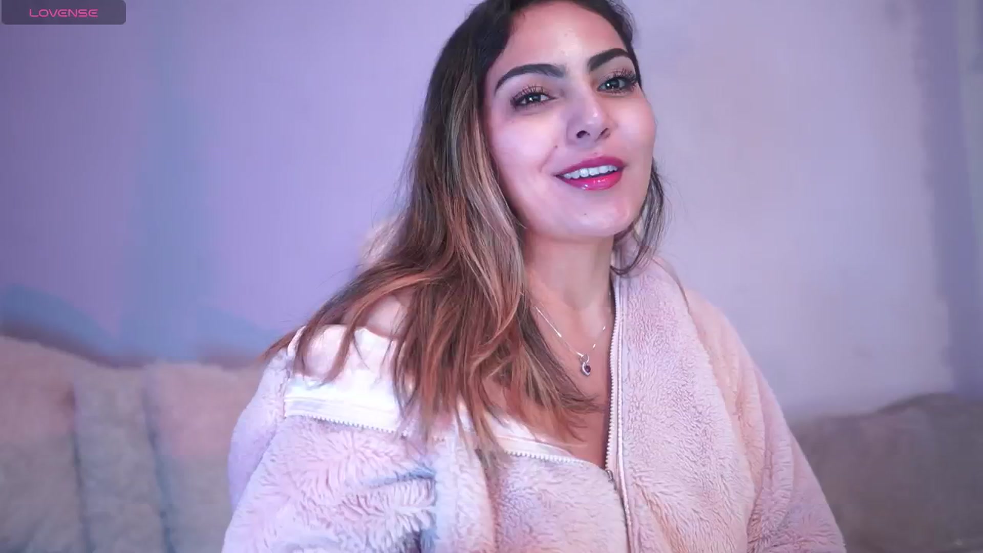 Gallery image thumbnail from CARMENVILLA1's myfreecams stream on, 02/19/2025, 07:30 image 11 of 20