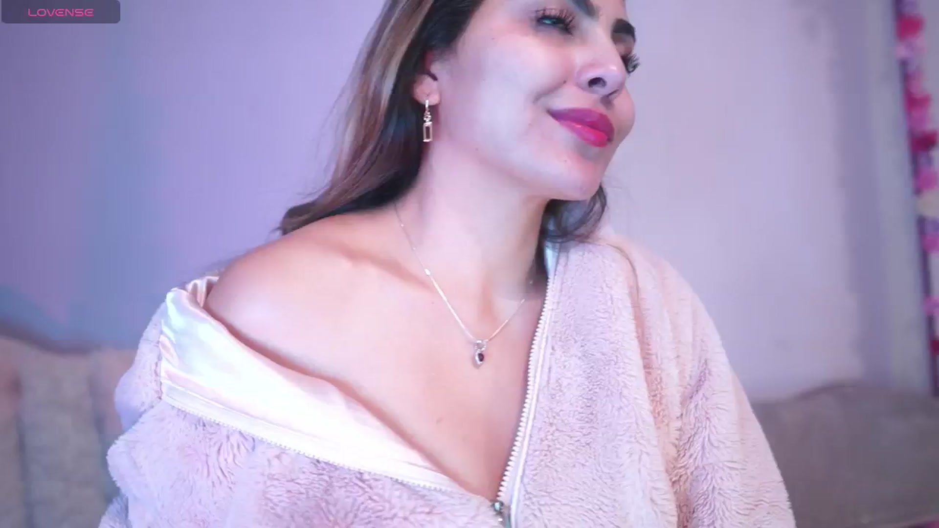 Gallery image thumbnail from CARMENVILLA1's myfreecams stream on, 02/19/2025, 07:30 image 8 of 20