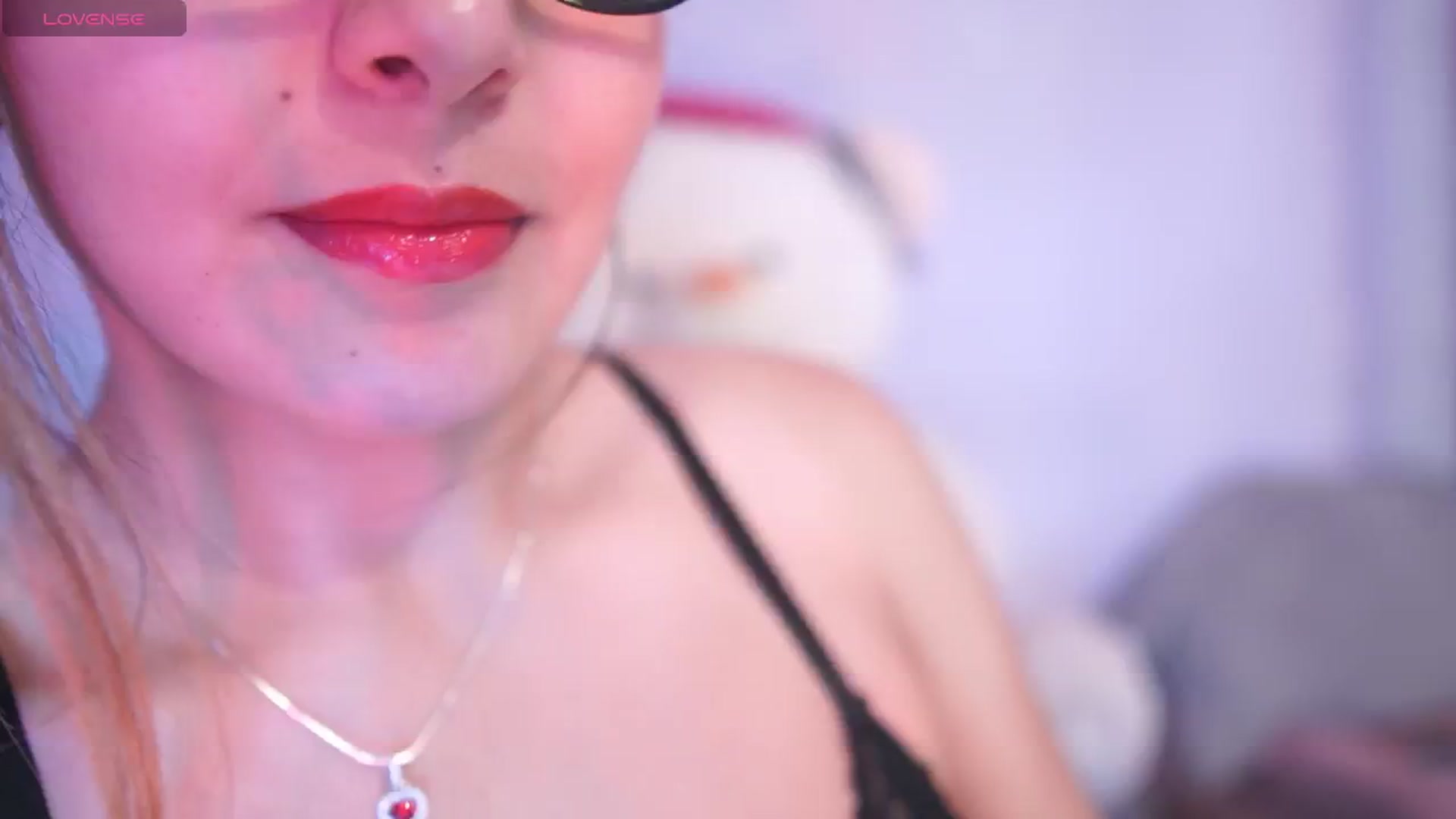 Gallery image thumbnail from CARMENVILLA1's myfreecams stream on, 02/20/2025, 04:42 image 7 of 20