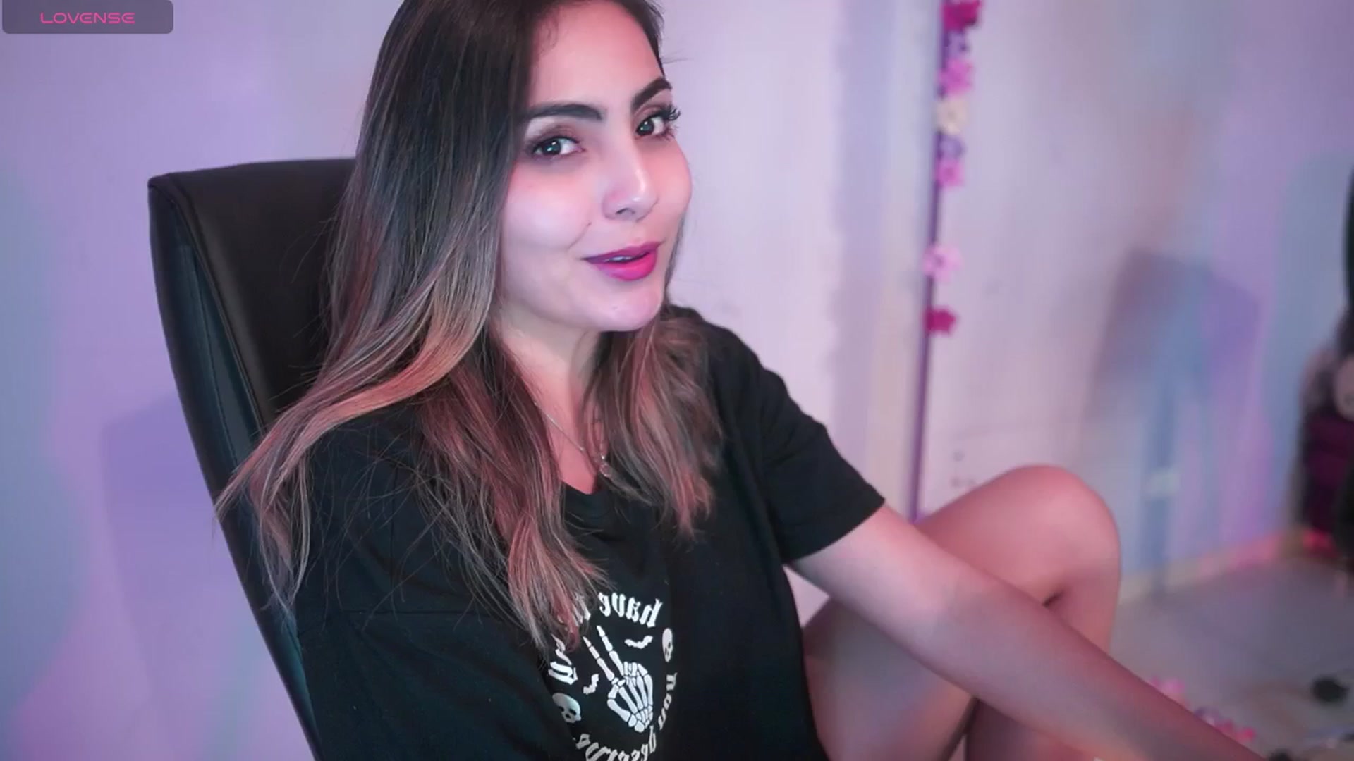 Gallery image thumbnail from CARMENVILLA1's myfreecams stream on, 03/05/2025, 07:04 image 1 of 20