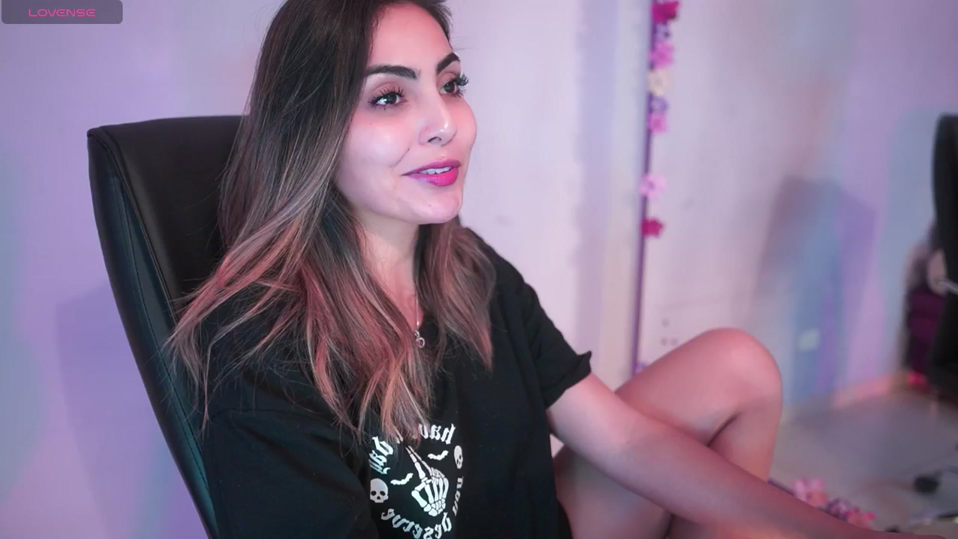 Gallery image thumbnail from CARMENVILLA1's myfreecams stream on, 03/05/2025, 07:04 image 11 of 20