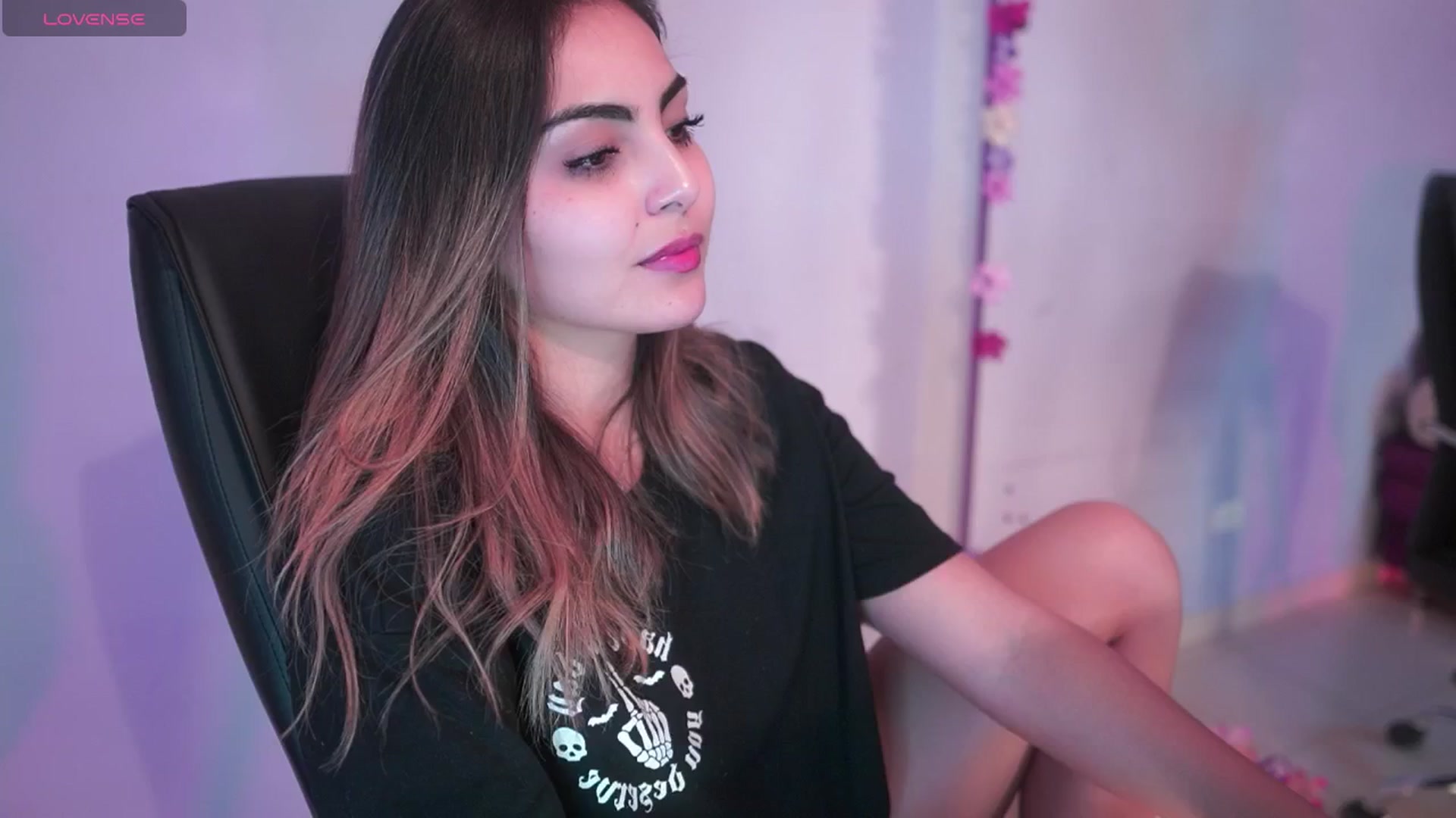 Gallery image thumbnail from CARMENVILLA1's myfreecams stream on, 03/05/2025, 07:04 image 7 of 20