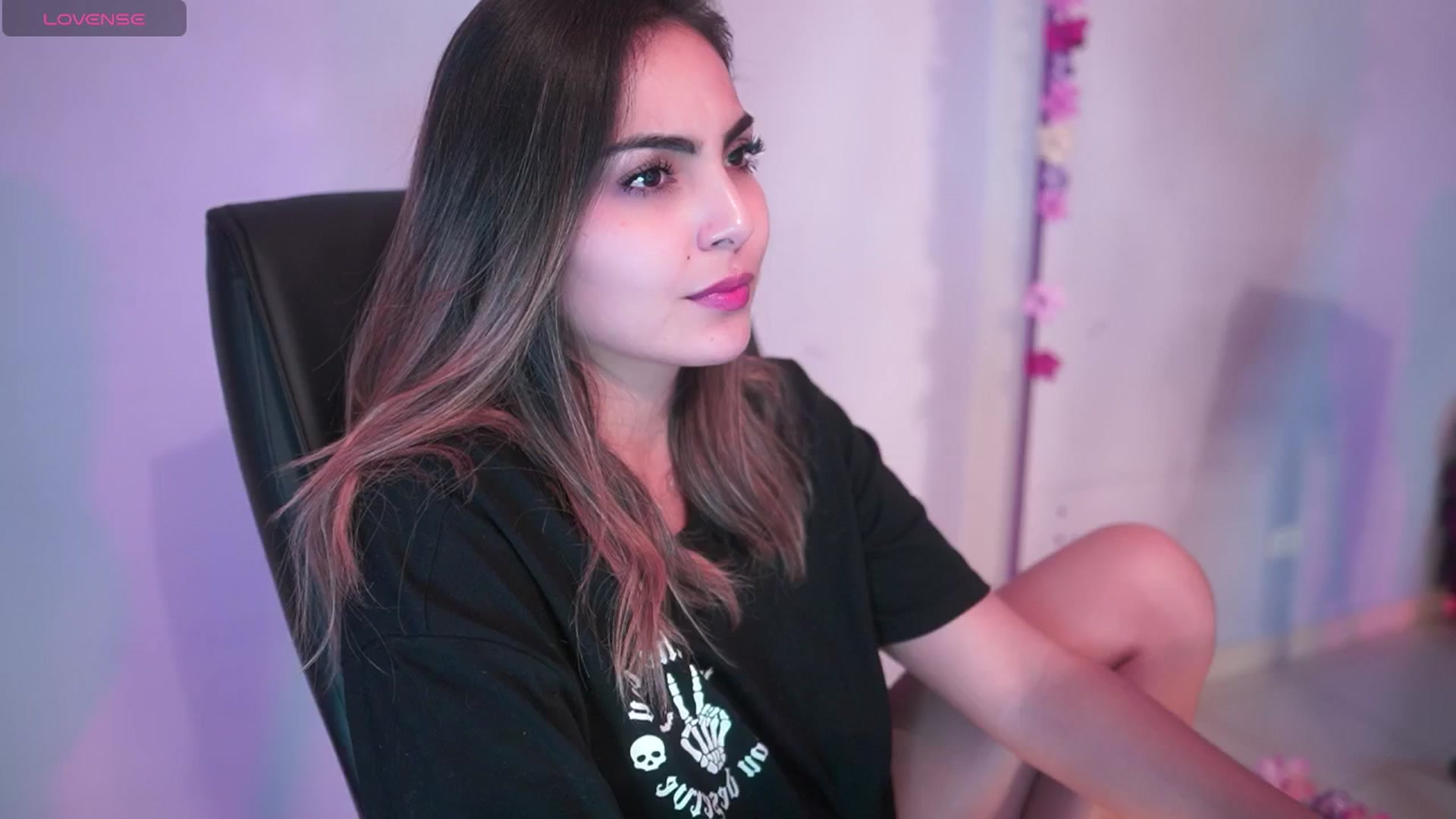 Gallery image thumbnail from CARMENVILLA1's myfreecams stream on, 03/05/2025, 07:04 image 19 of 20