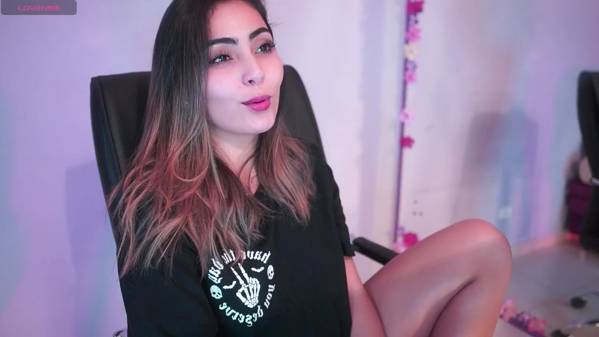 Gallery image thumbnail from CARMENVILLA1's myfreecams stream on, 03/05/2025, 07:04 image 5 of 20