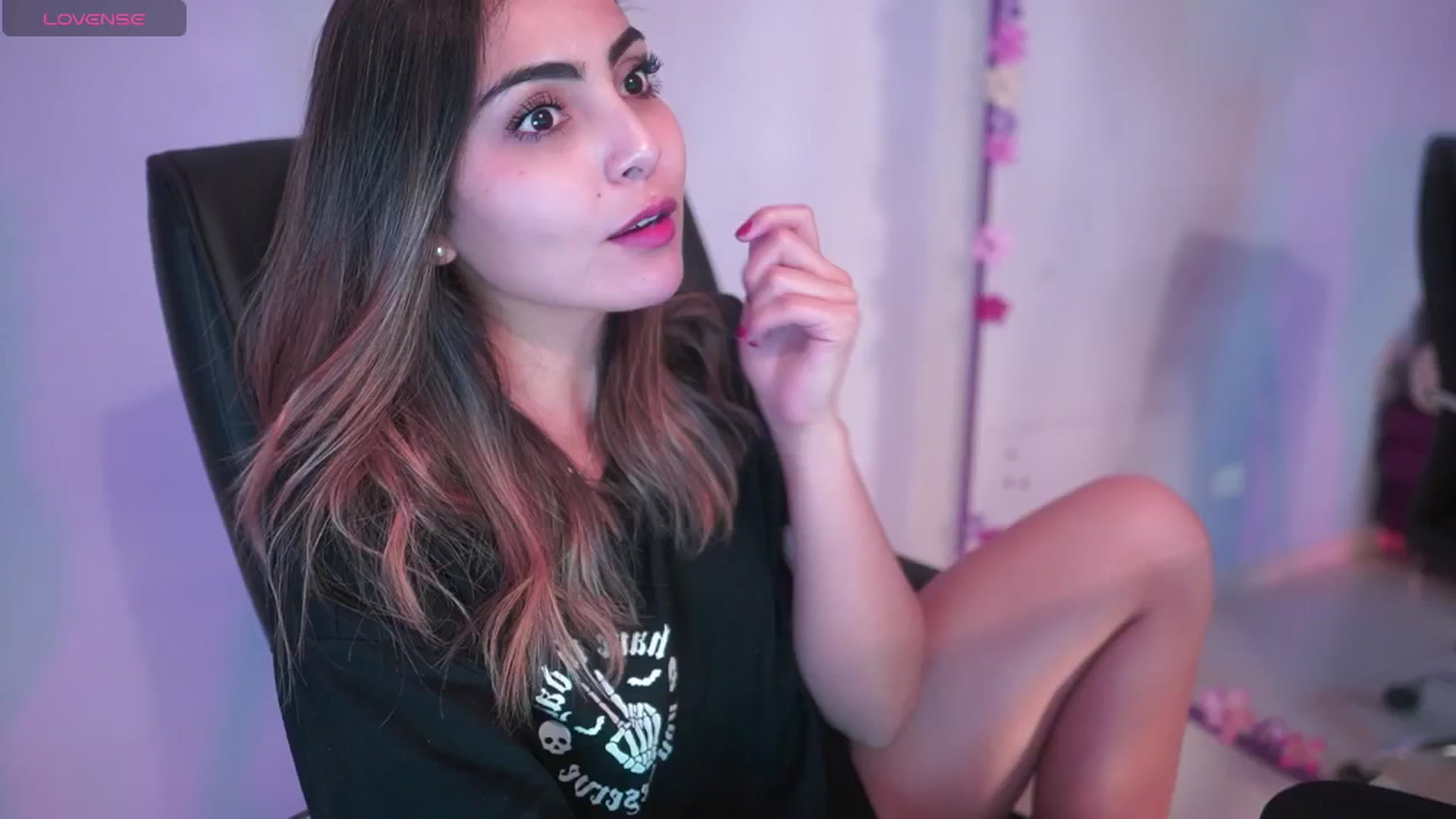 Gallery image thumbnail from CARMENVILLA1's myfreecams stream on, 03/05/2025, 07:04 image 14 of 20