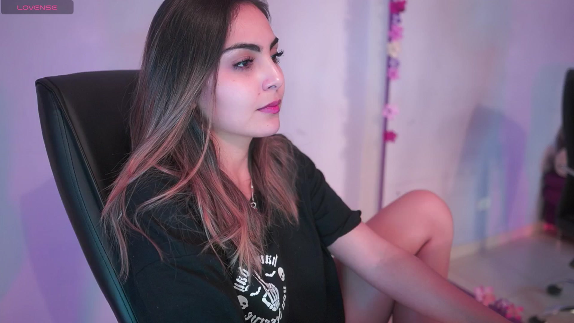 Gallery image thumbnail from CARMENVILLA1's myfreecams stream on, 03/05/2025, 07:04 image 9 of 20