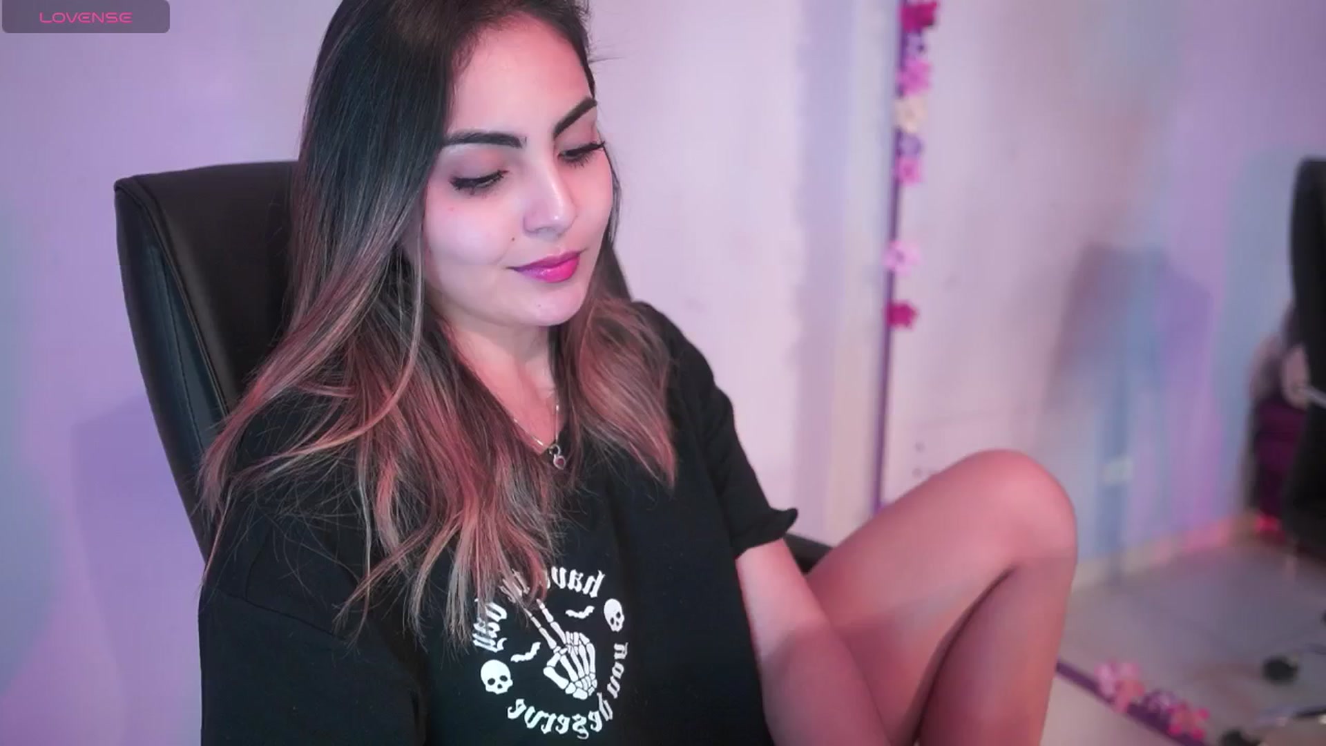 Gallery image thumbnail from CARMENVILLA1's myfreecams stream on, 03/05/2025, 07:04 image 10 of 20